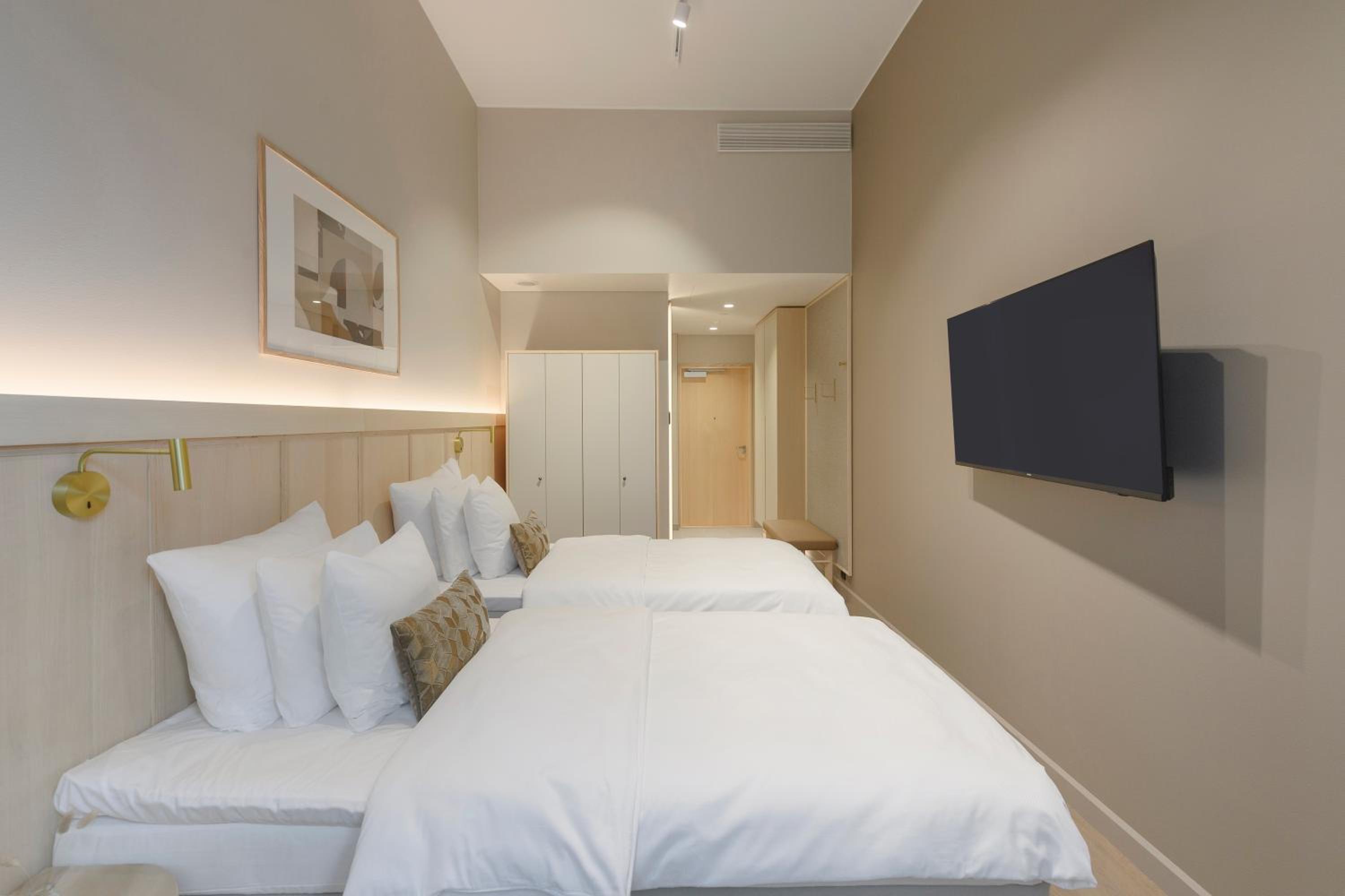 Standard Twin Room - Photo 4