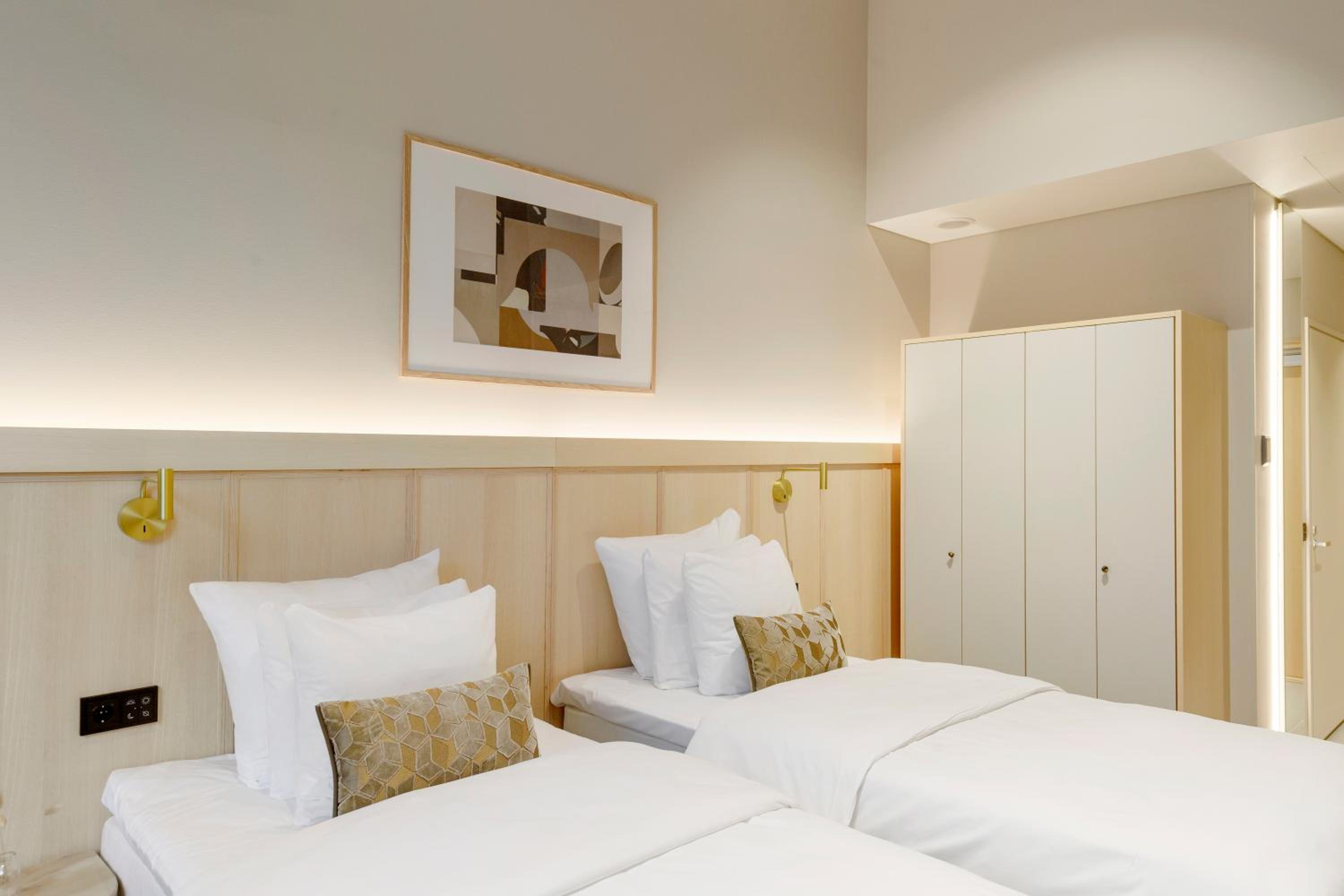 Standard Twin Room - Photo 5