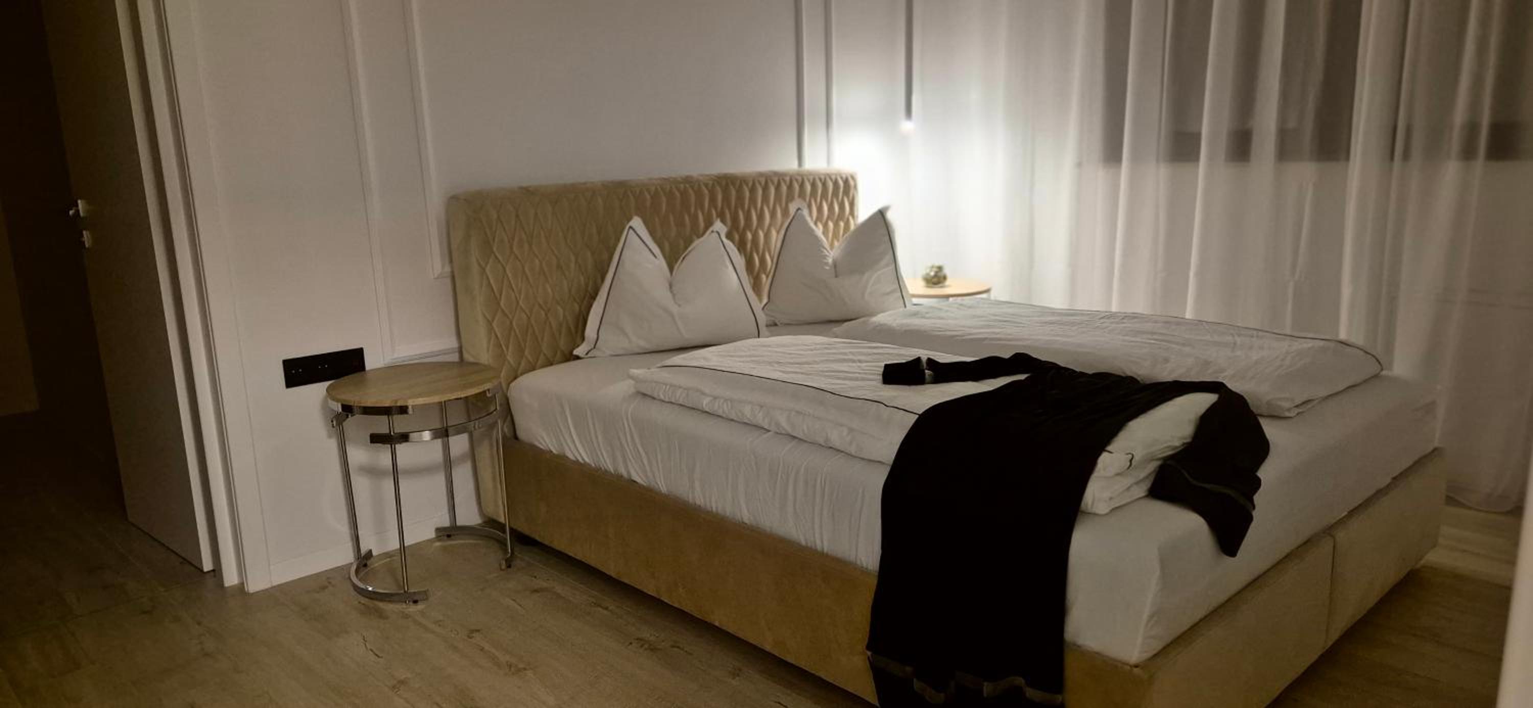 Deluxe Room (2 Adults + 1 Child)