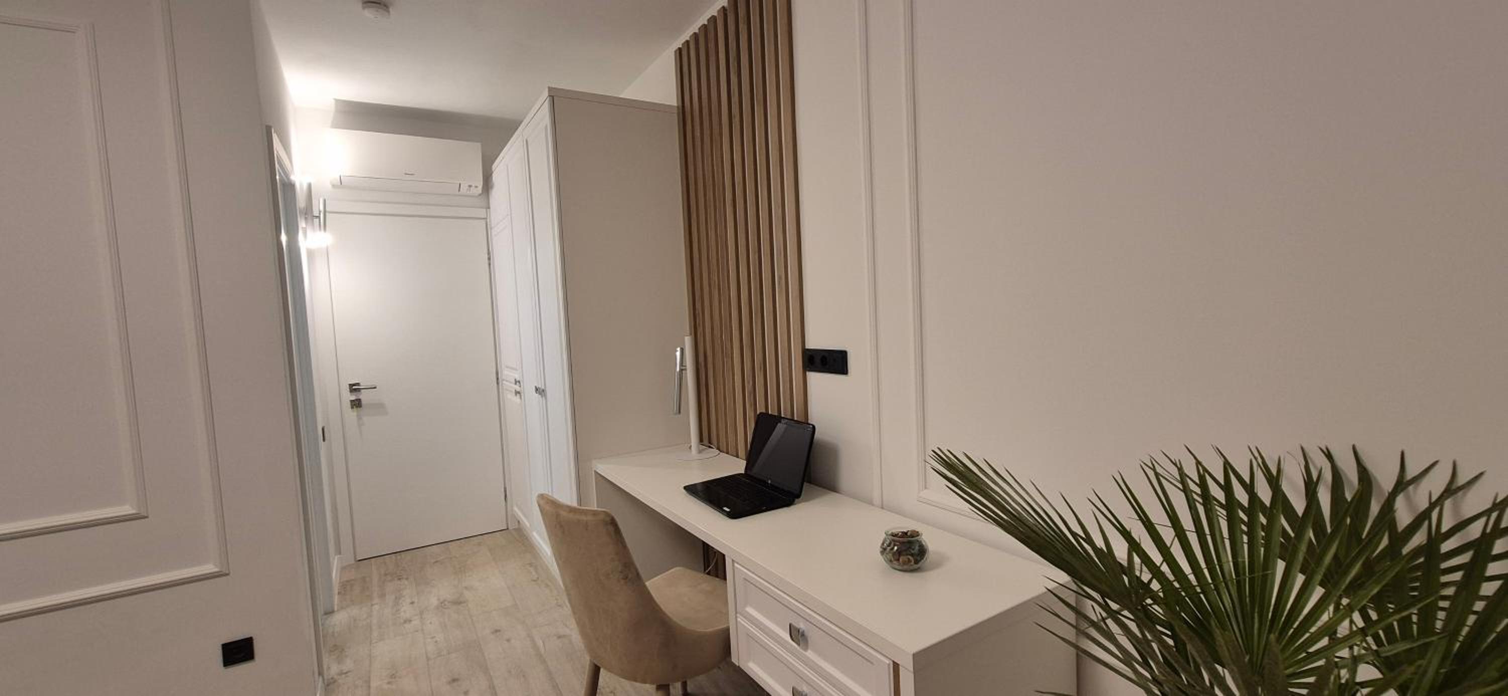 Deluxe Room (2 Adults + 1 Child)