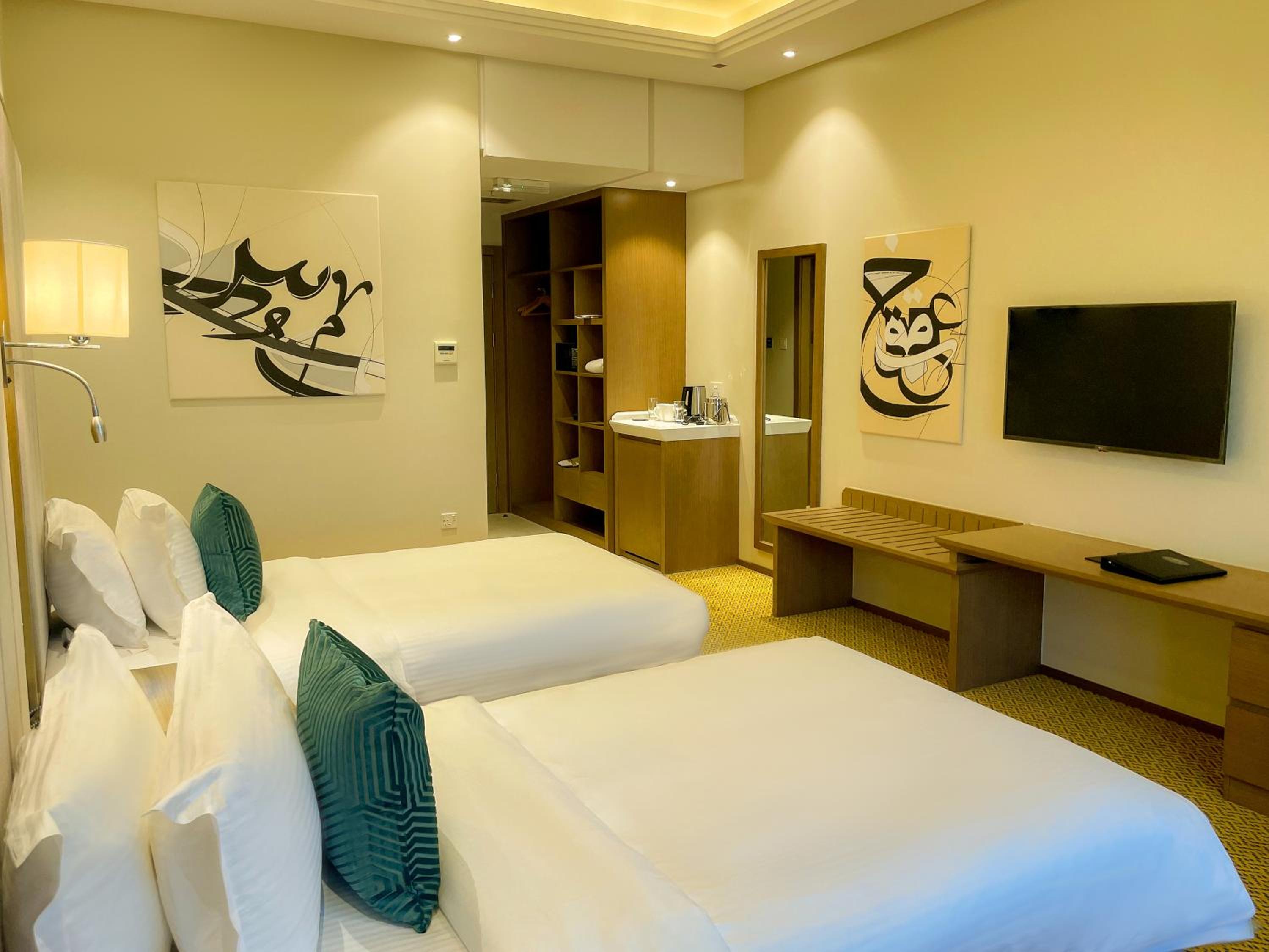 Deluxe Twin Room with Mountain View photo 2