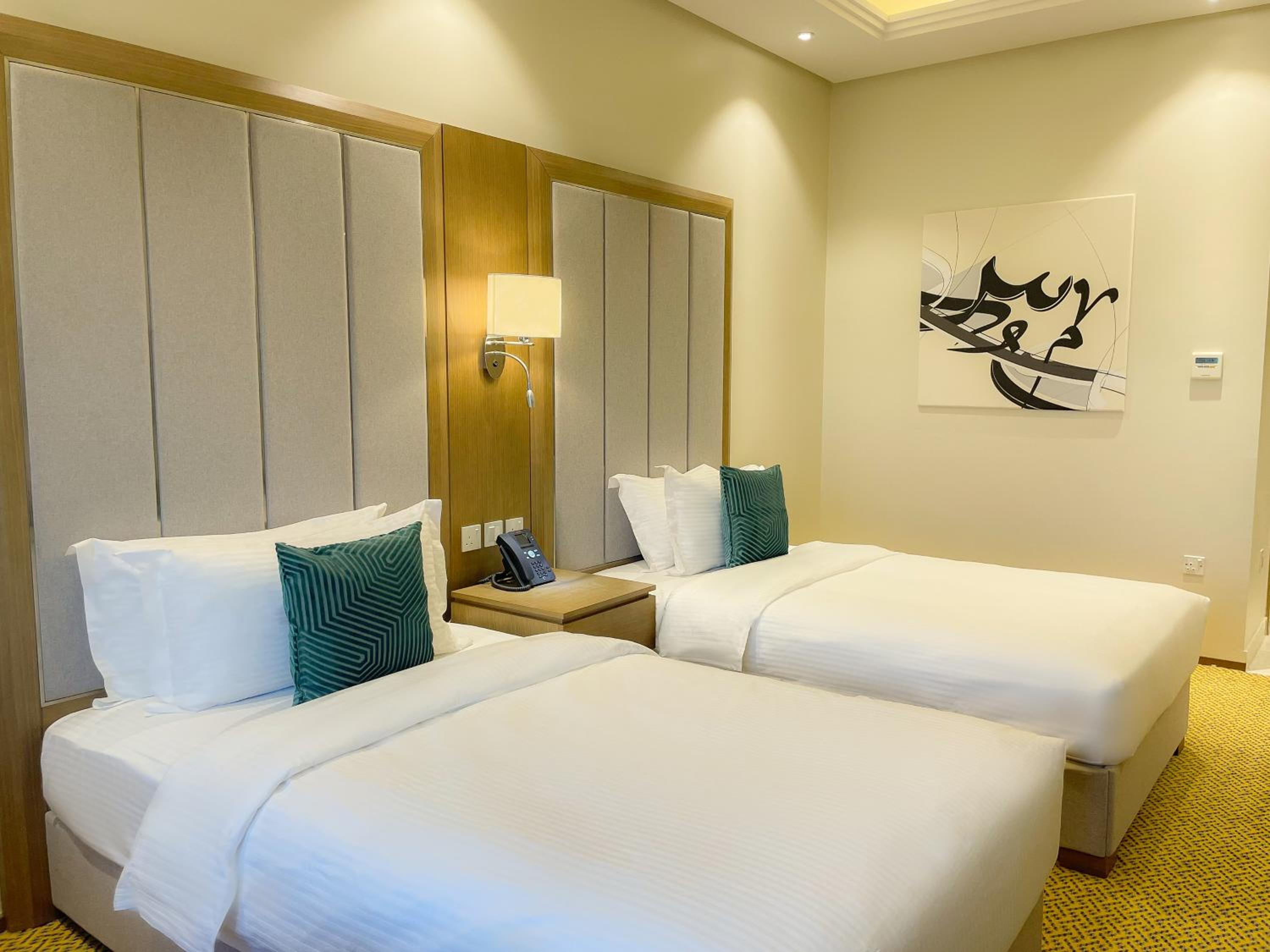 Deluxe Twin Room with City View photo 3