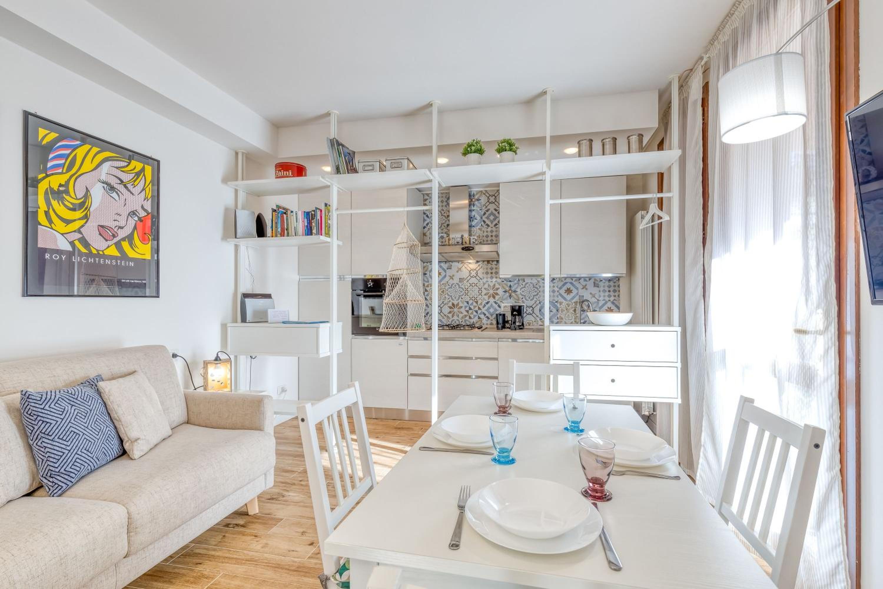 Deluxe One-Bedroom Apartment