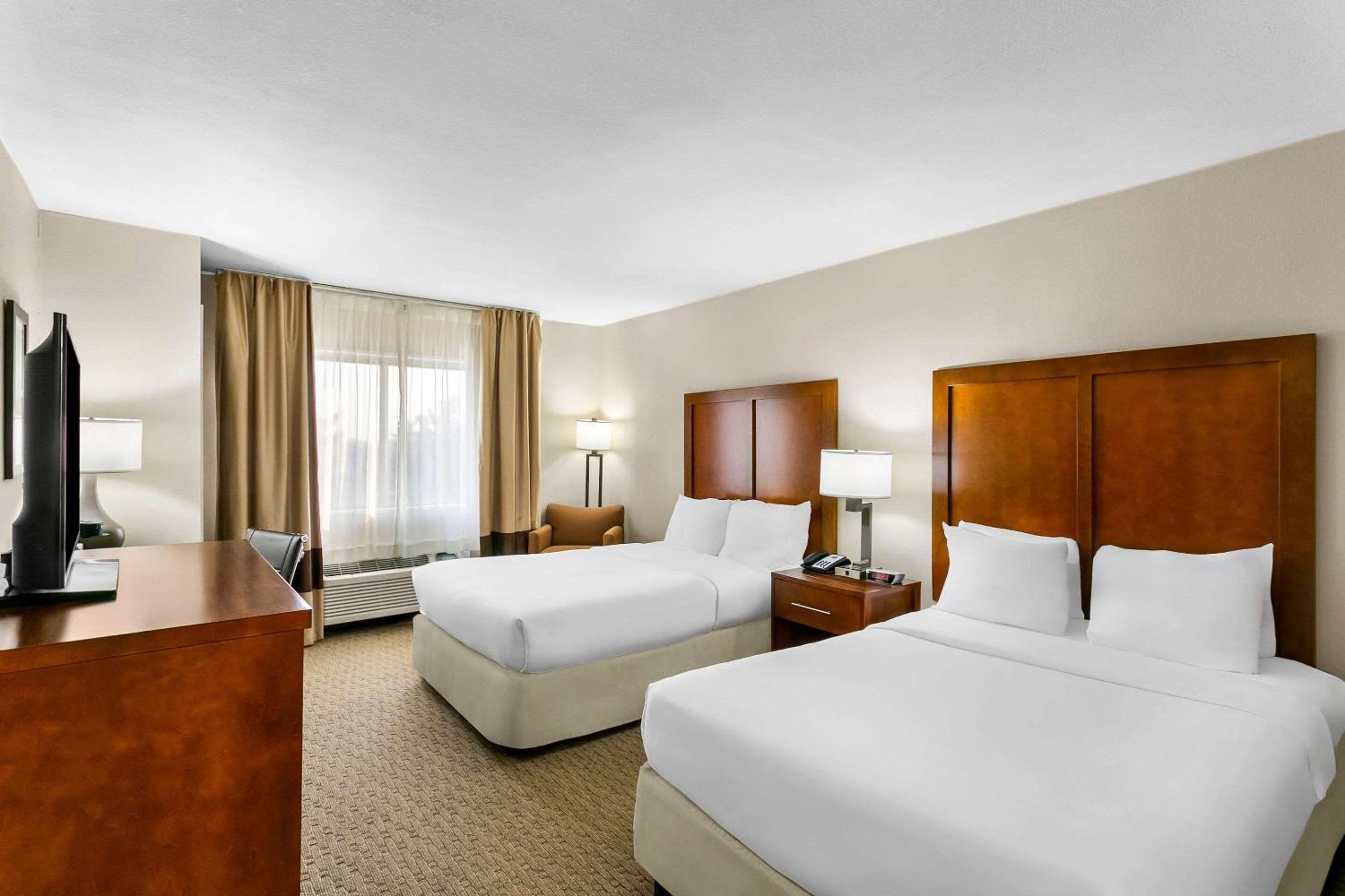 Double Room with Two Double Beds - Non-Smoking - Photo 1