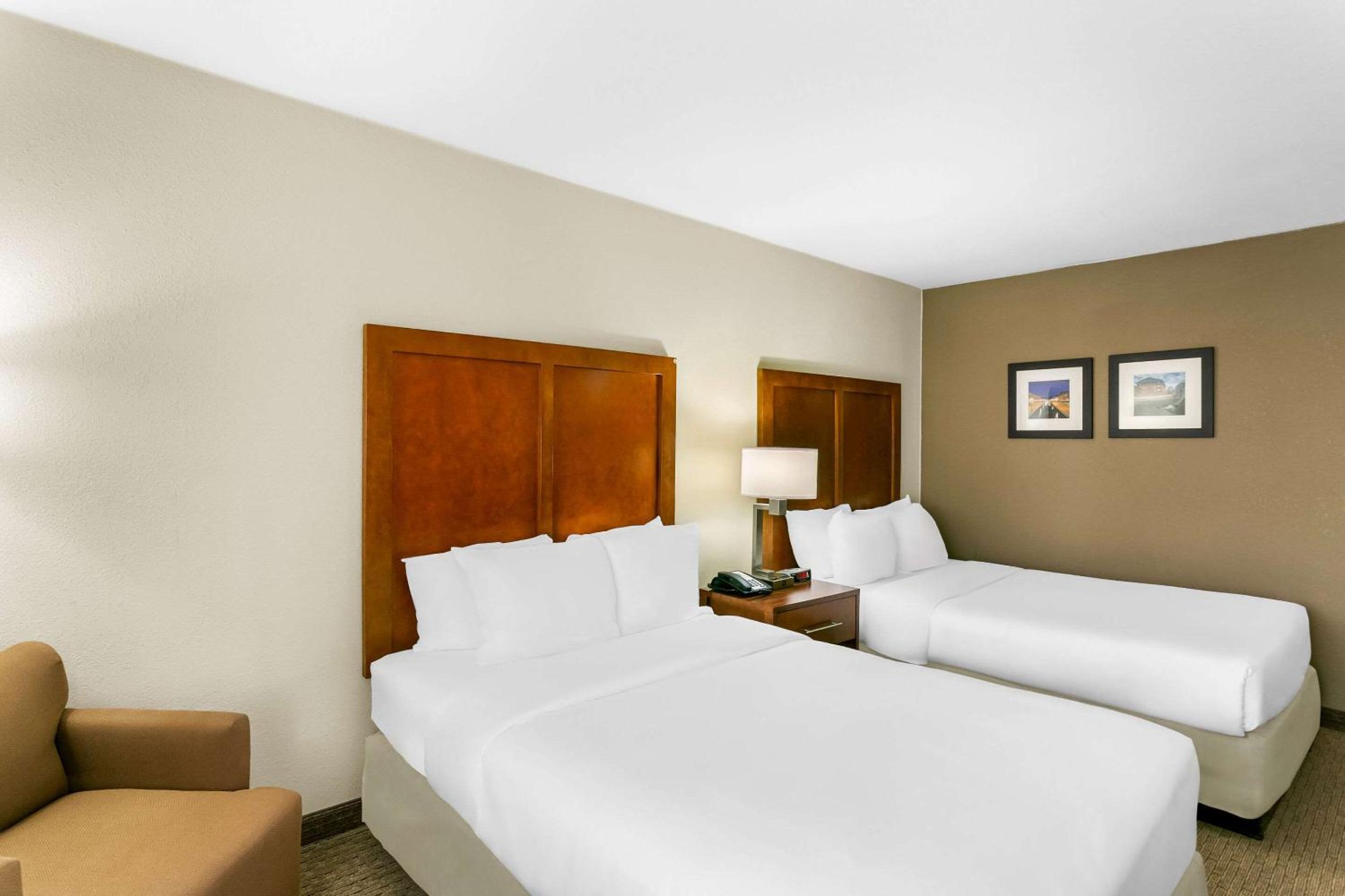 Double Room with Two Double Beds - Non-Smoking - Photo 2