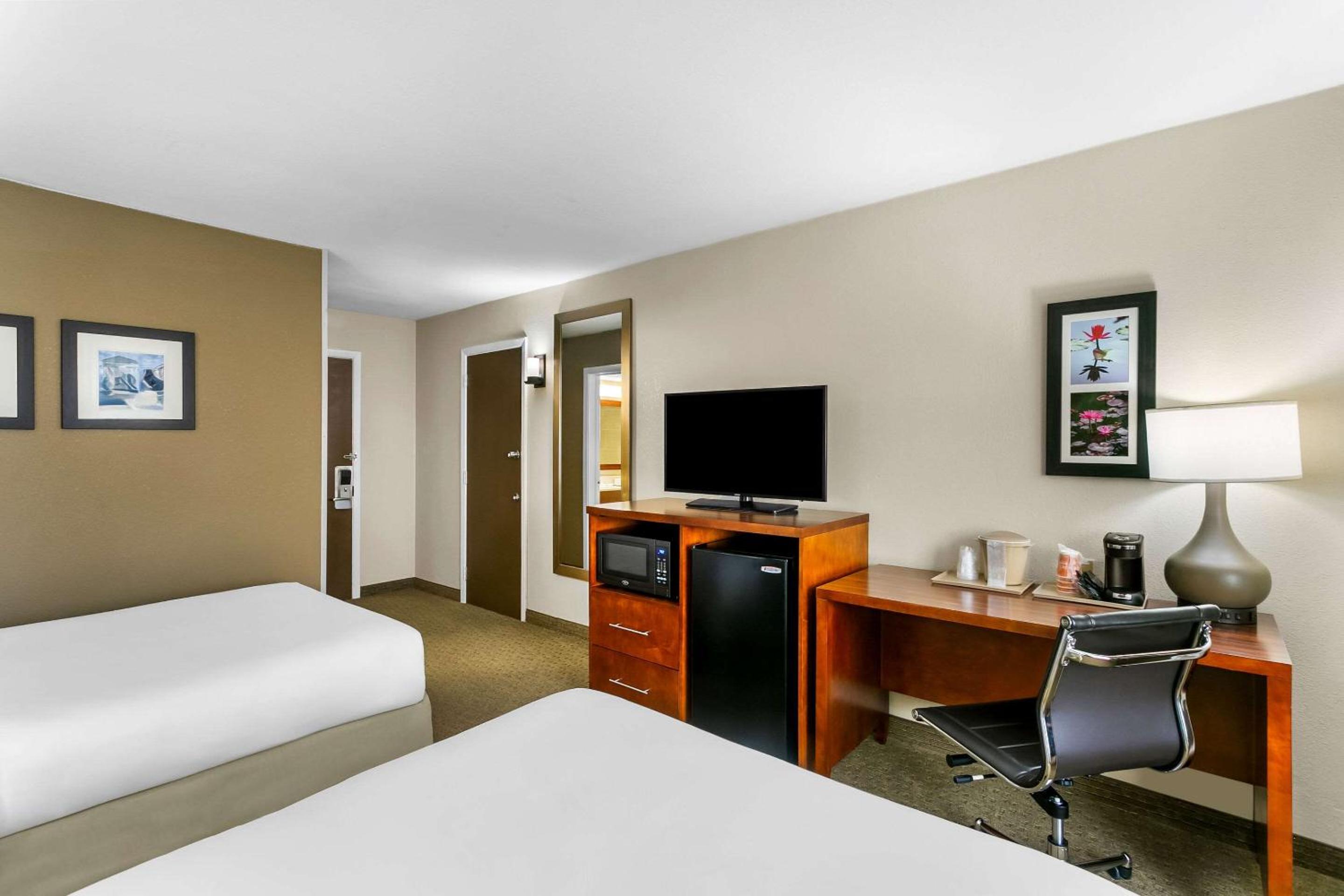Double Room with Two Double Beds - Non-Smoking - Photo 3