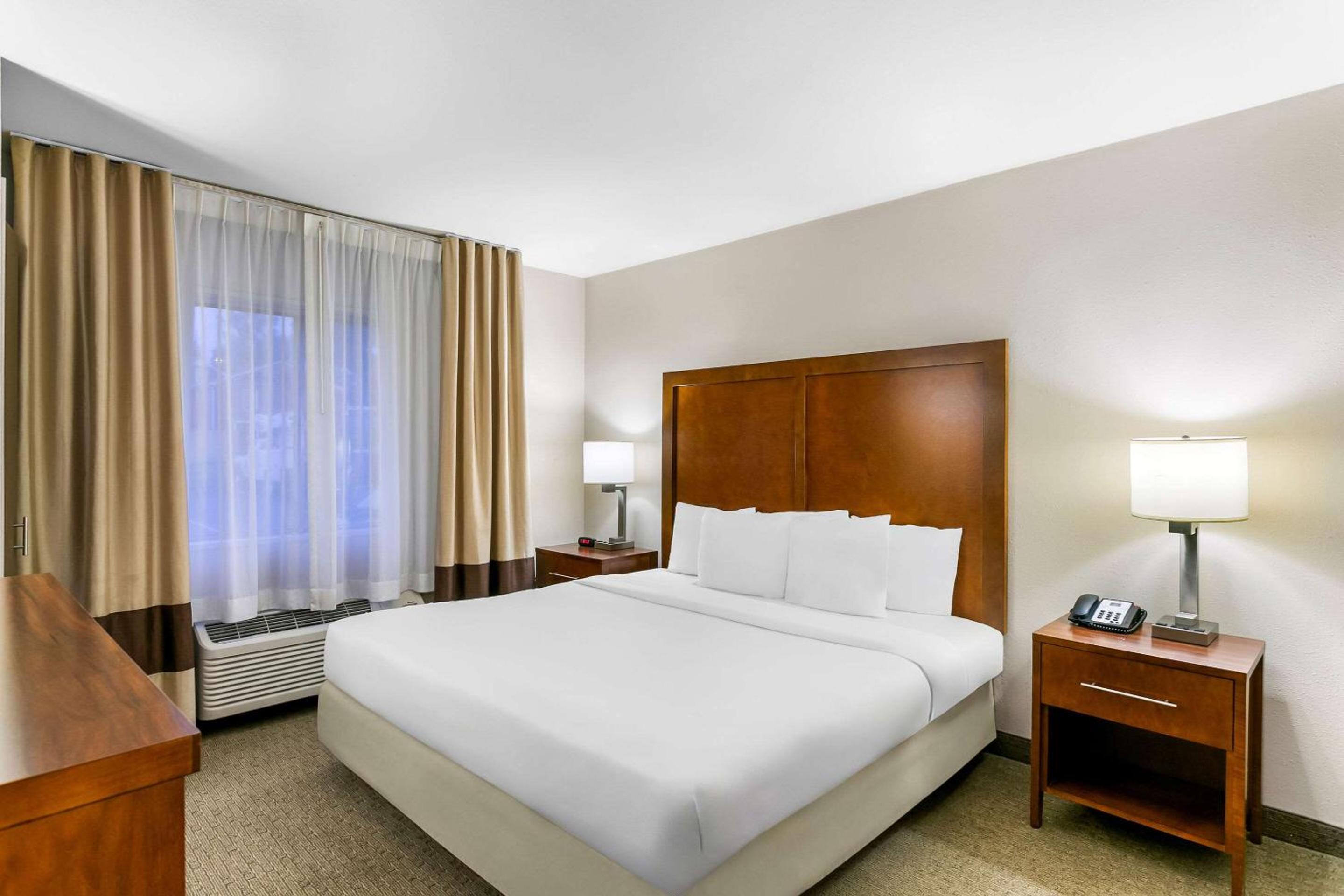 King Room - Non-Smoking - Photo 1
