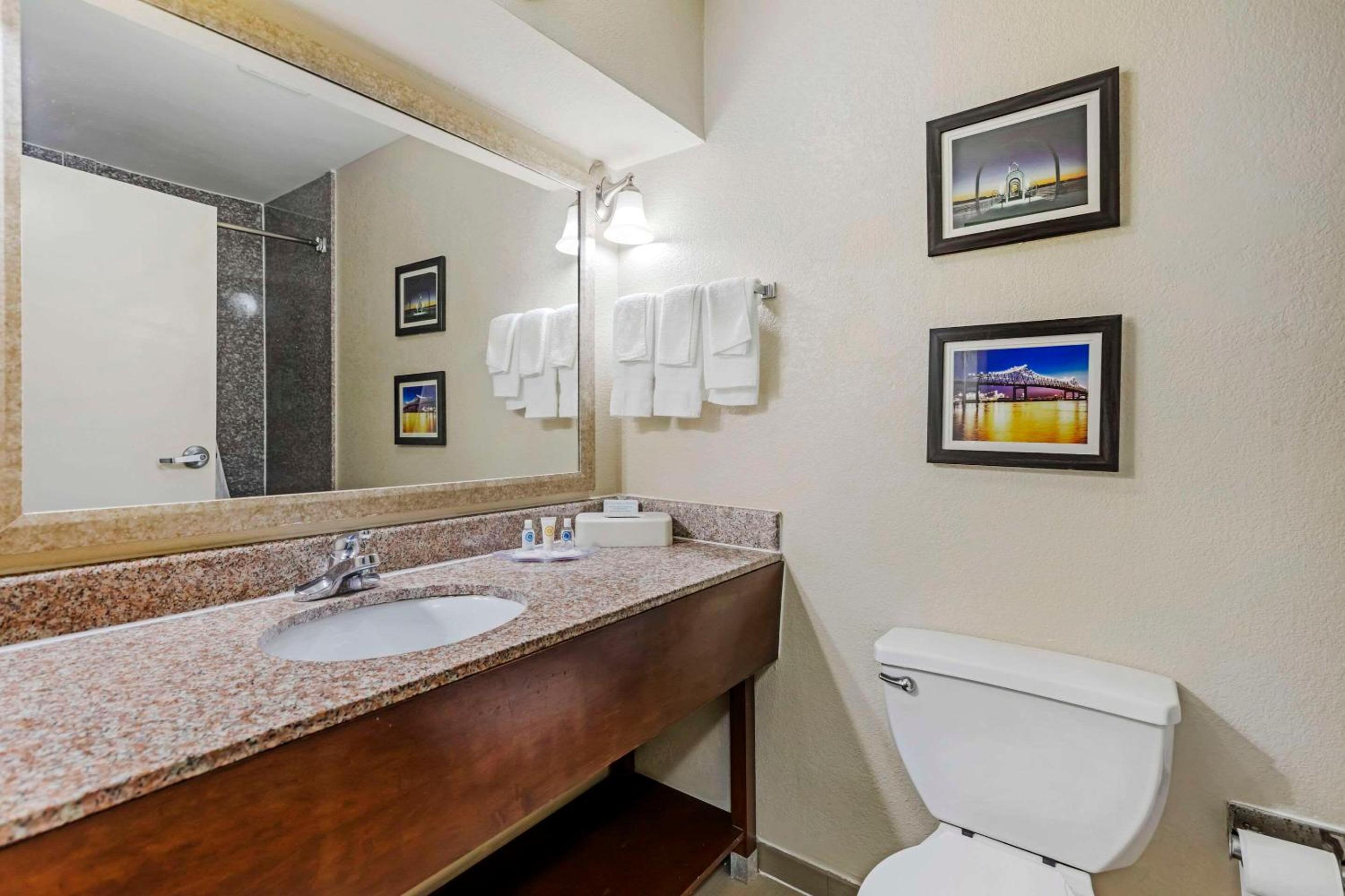 Suite with Two Double Beds - Photo 2