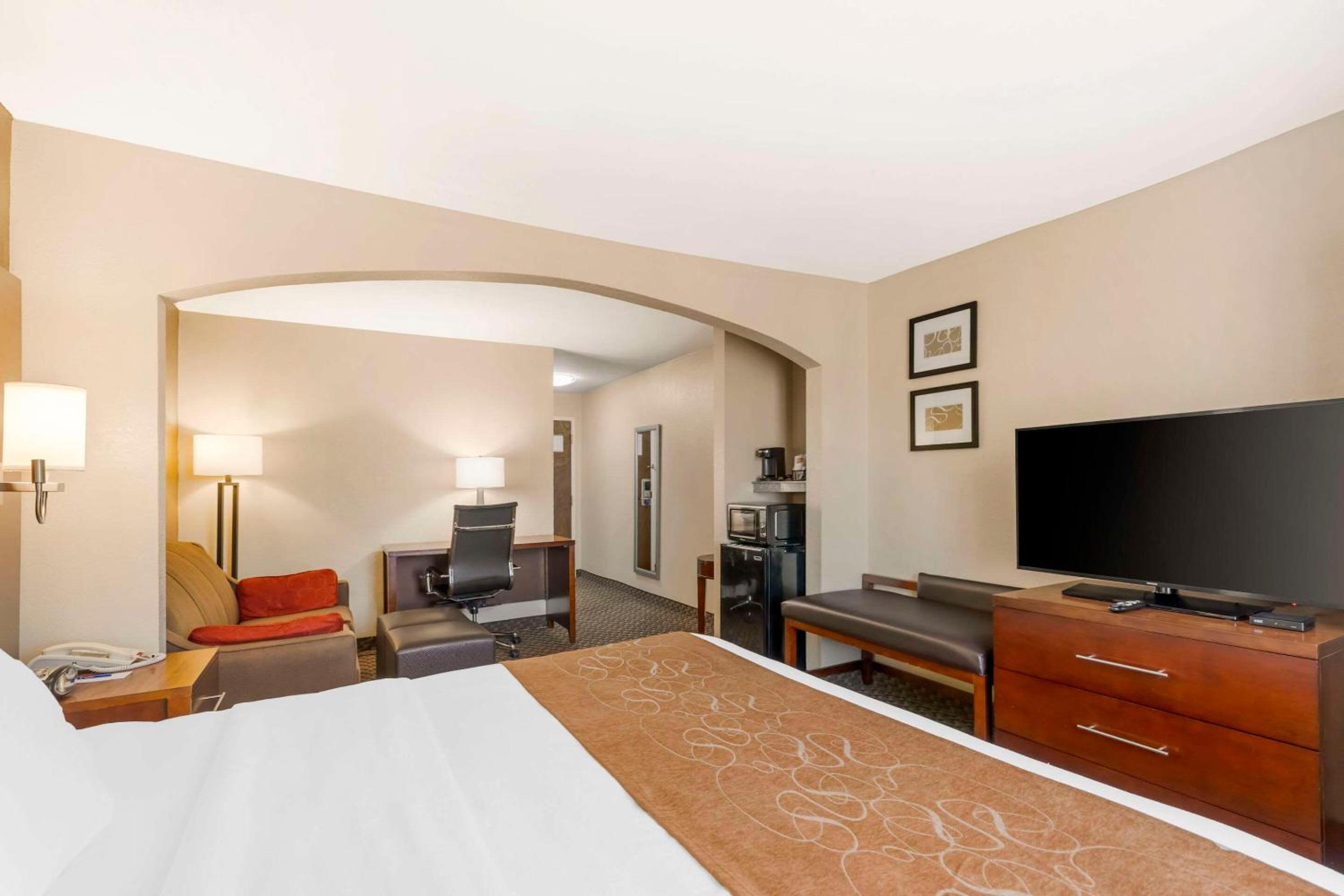 King Suite - Photo 2