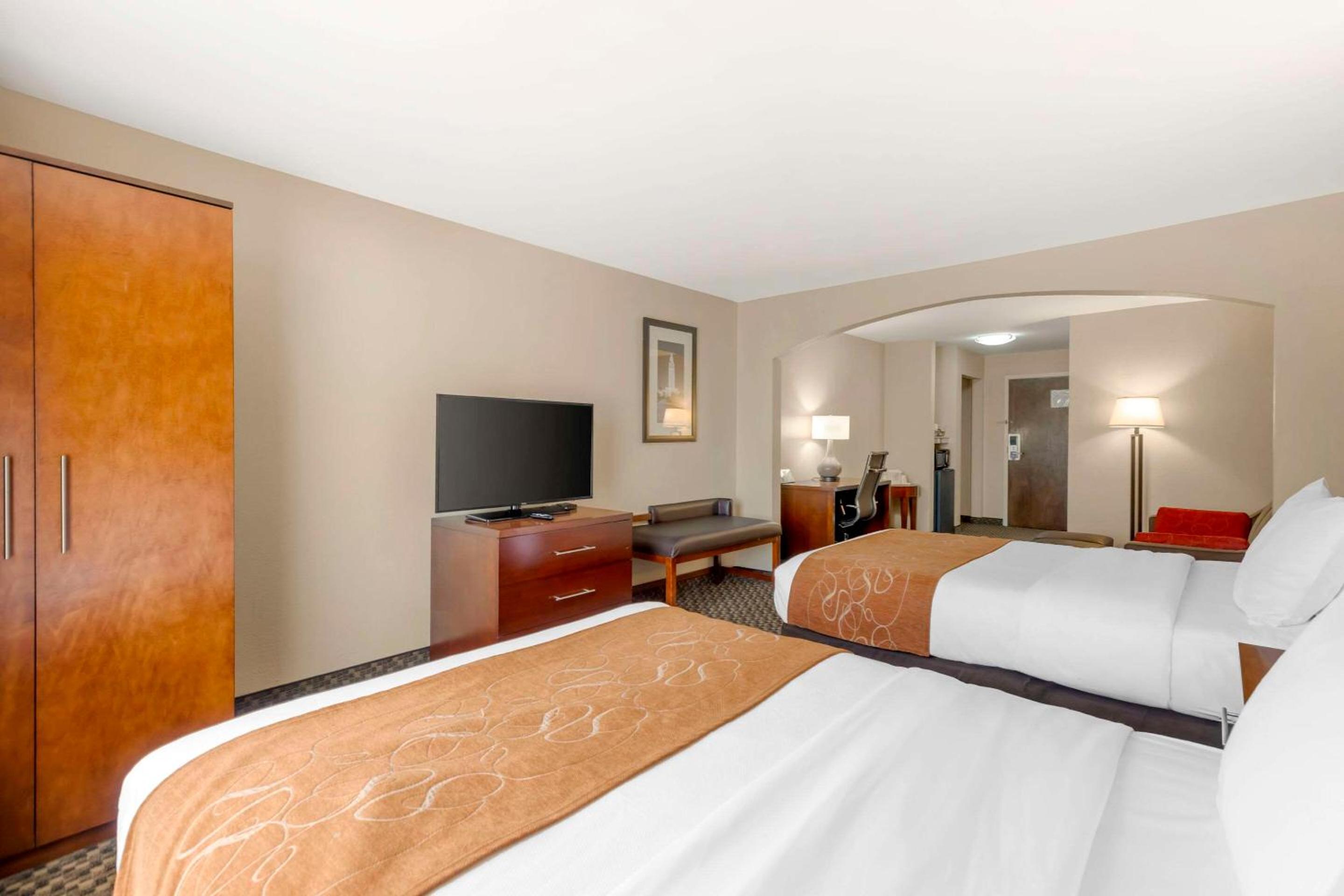 Suite with Two Double Beds - Photo 4
