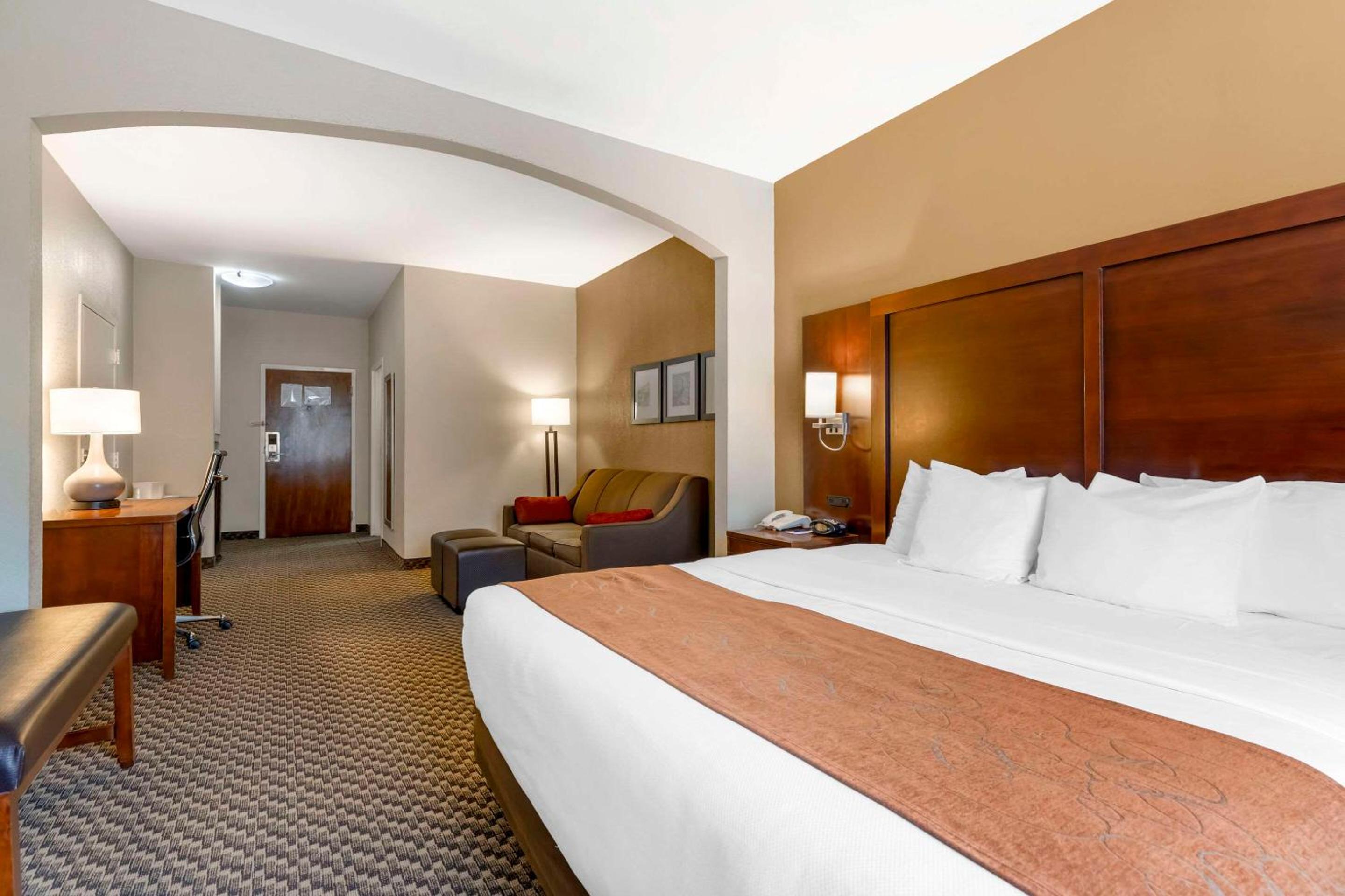Accessible King Suite - Photo 2