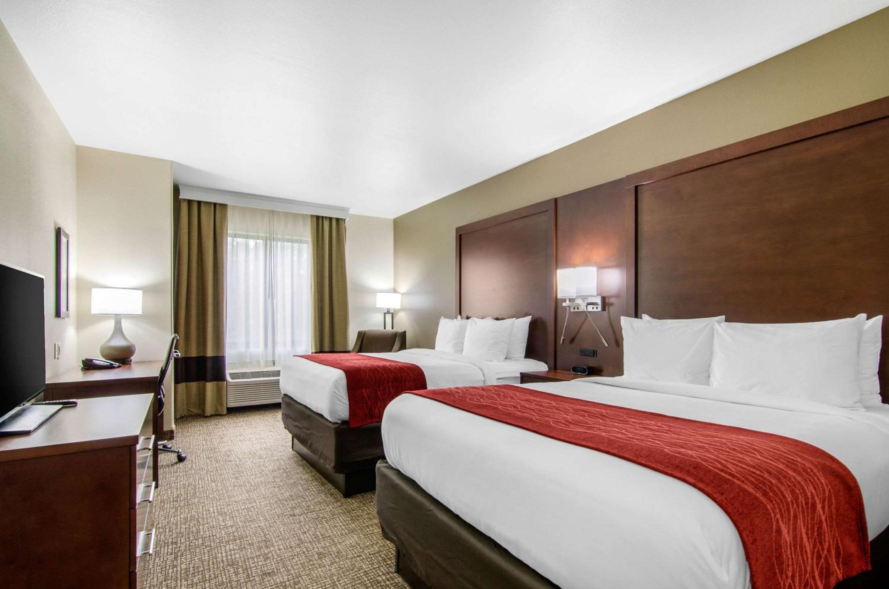 Queen Room with Two Queen Beds - Non-Smoking photo 1