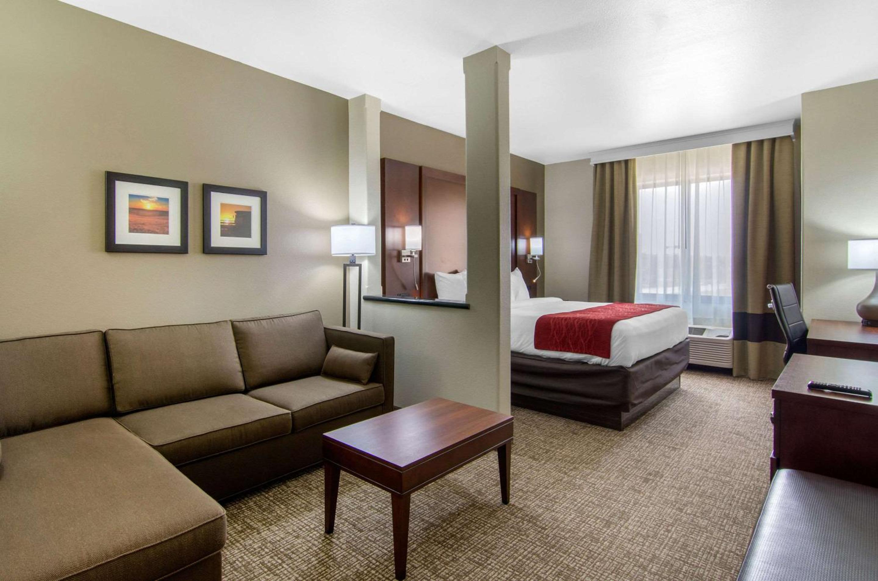 King Suite - Non-Smoking photo 1