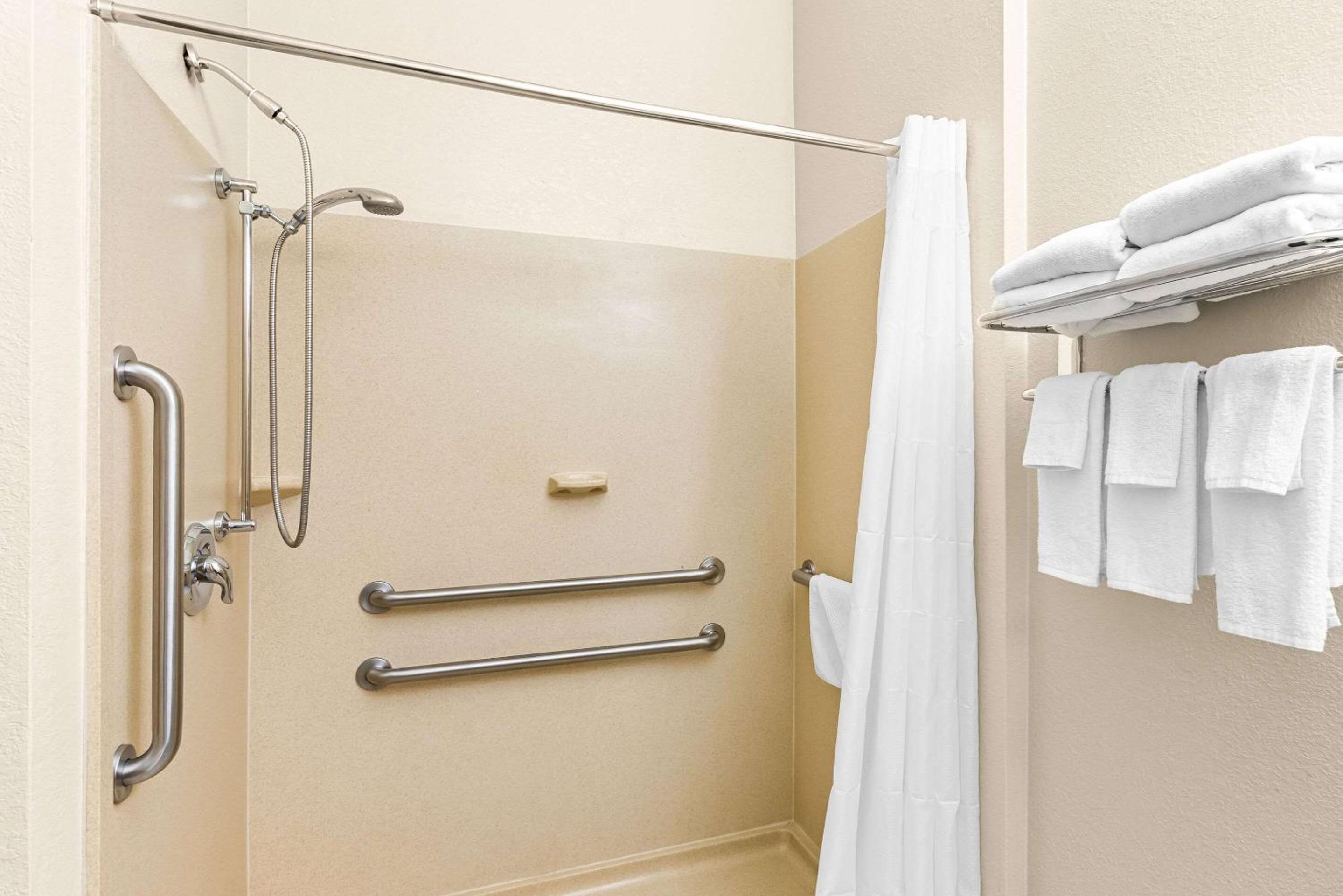 Queen Suite with Two Queen Beds and Accessible Tub - Accessible/Non-Smoking - Photo 1