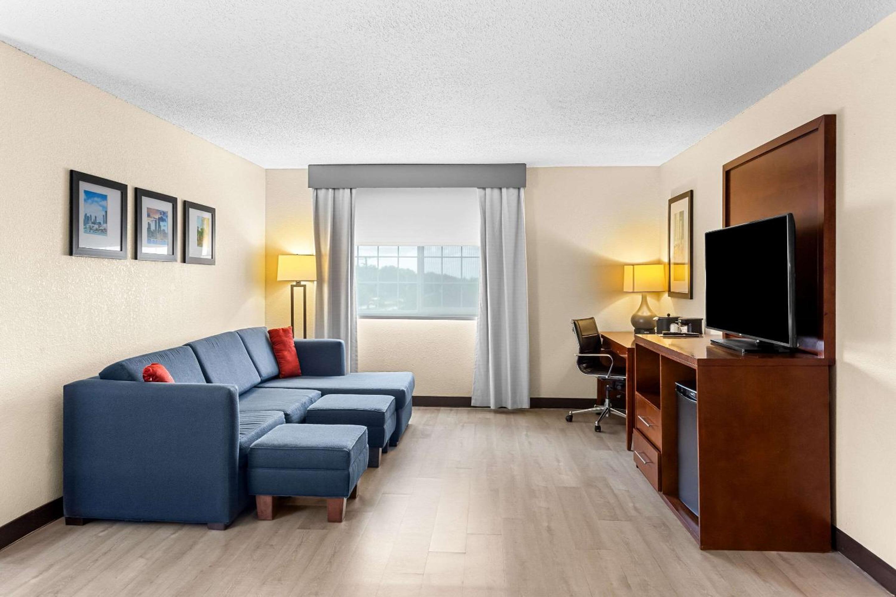 King Suite with Spa Bath - Photo 2
