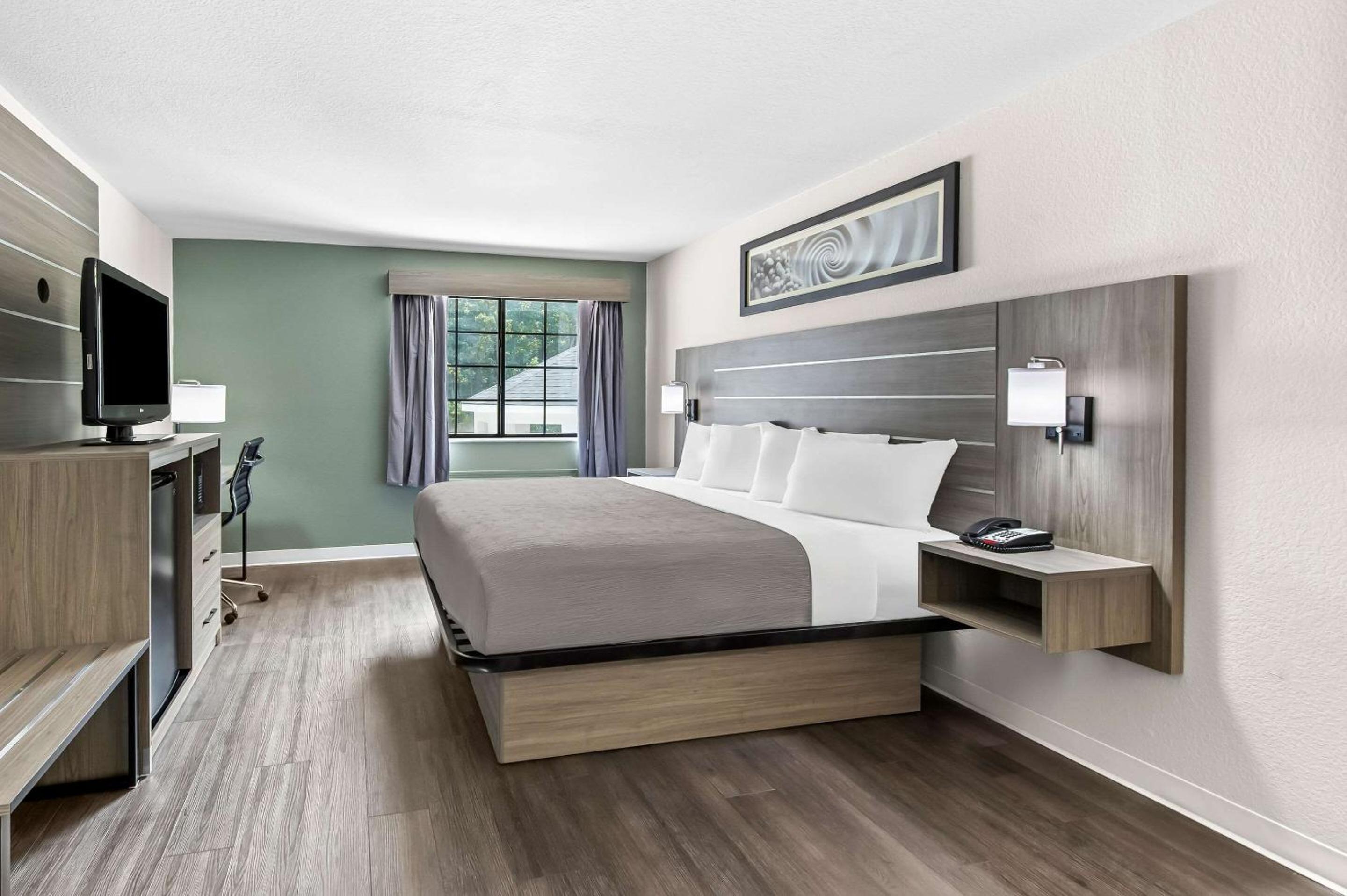 Standard King Room - Photo 9
