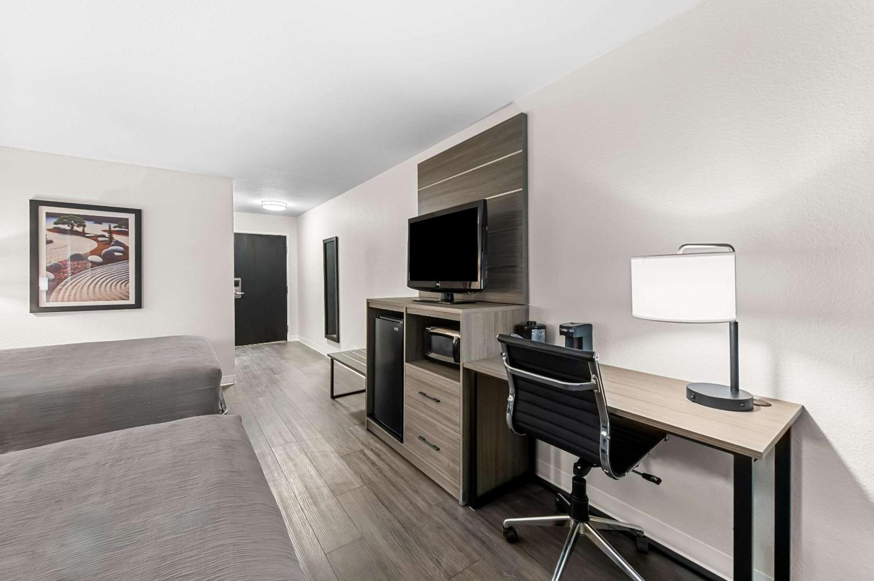 Standard Queen Room - Photo 1