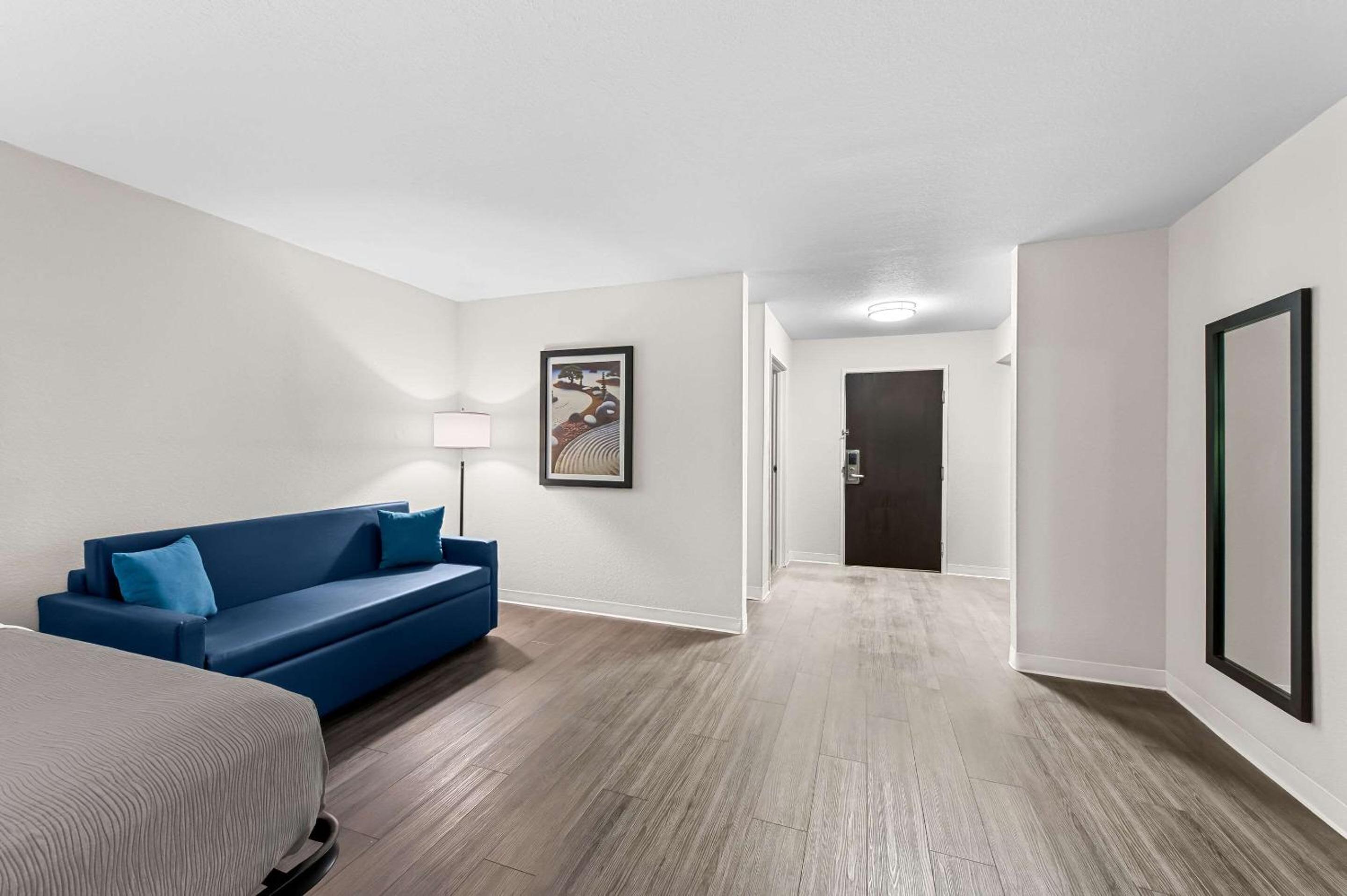 King Suite - Photo 7
