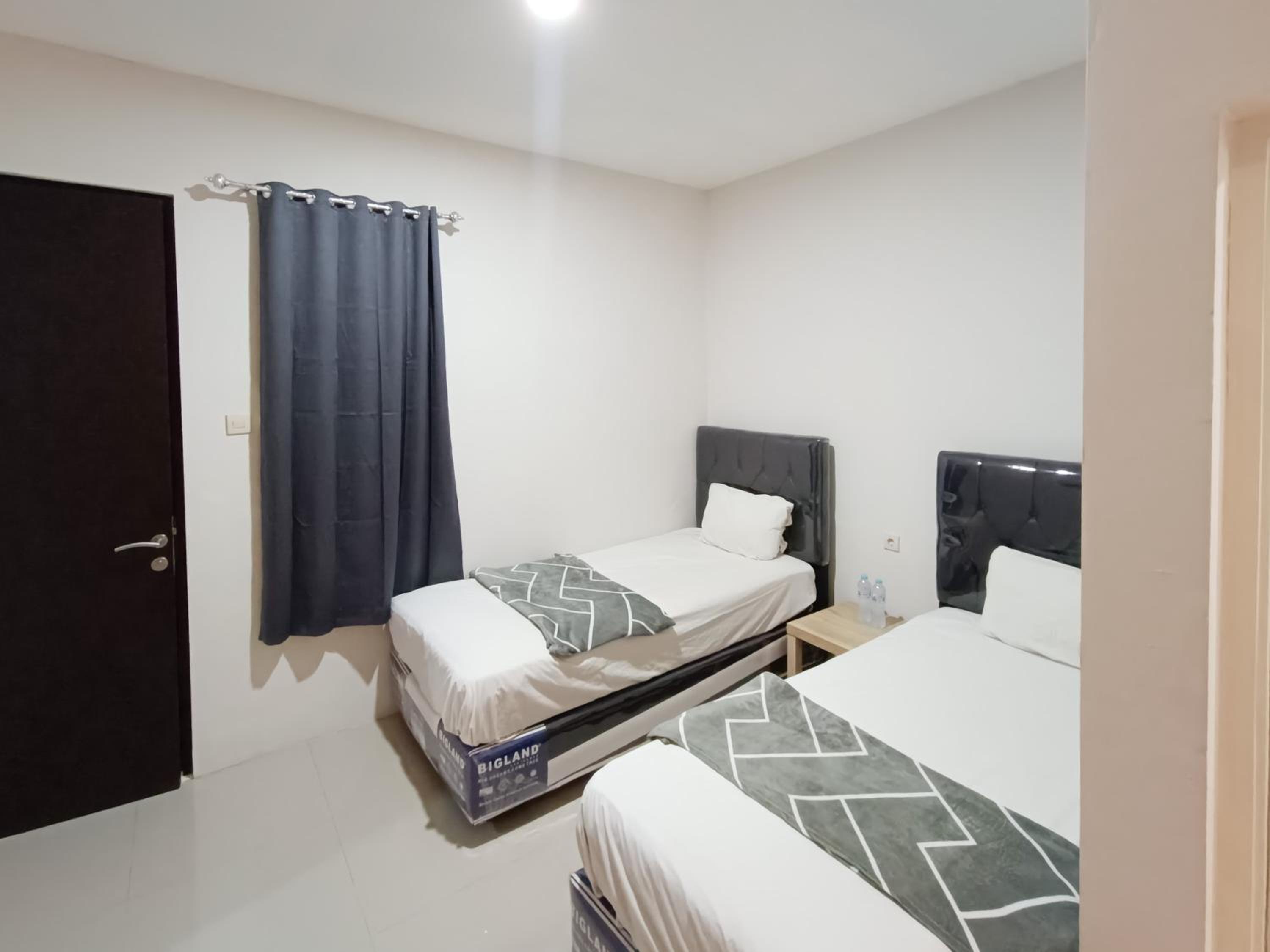Twin Room - Photo 3