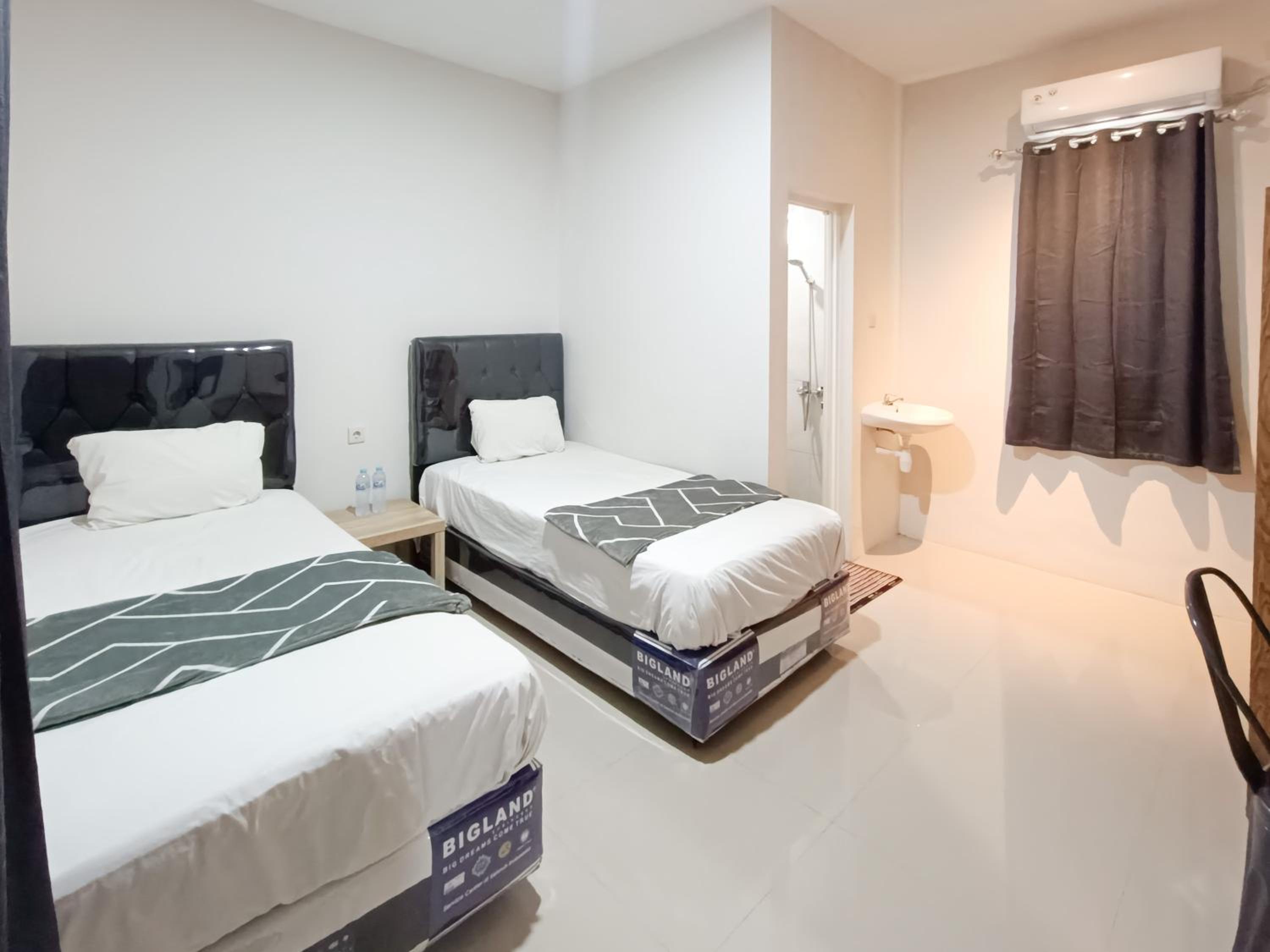Twin Room - Photo 9