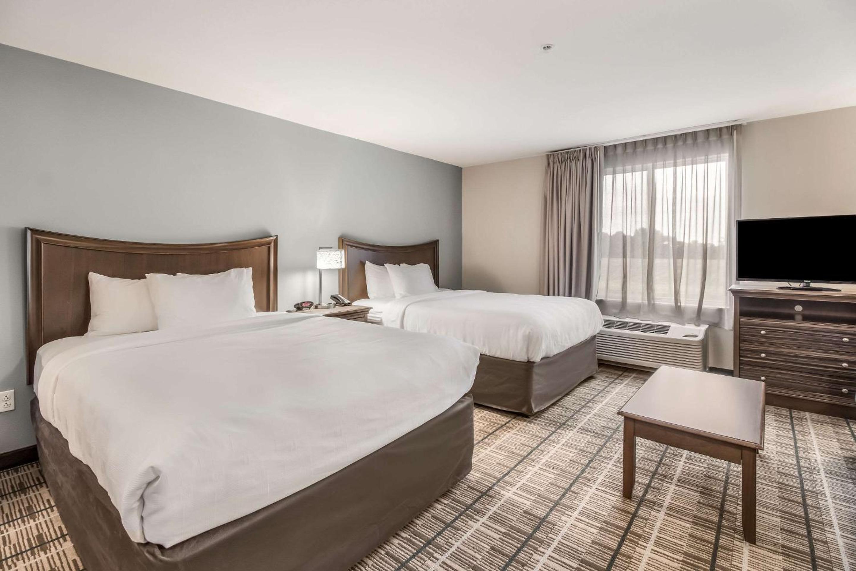 Queen Suite with Two Queen Beds - Non-Smoking - Photo 1