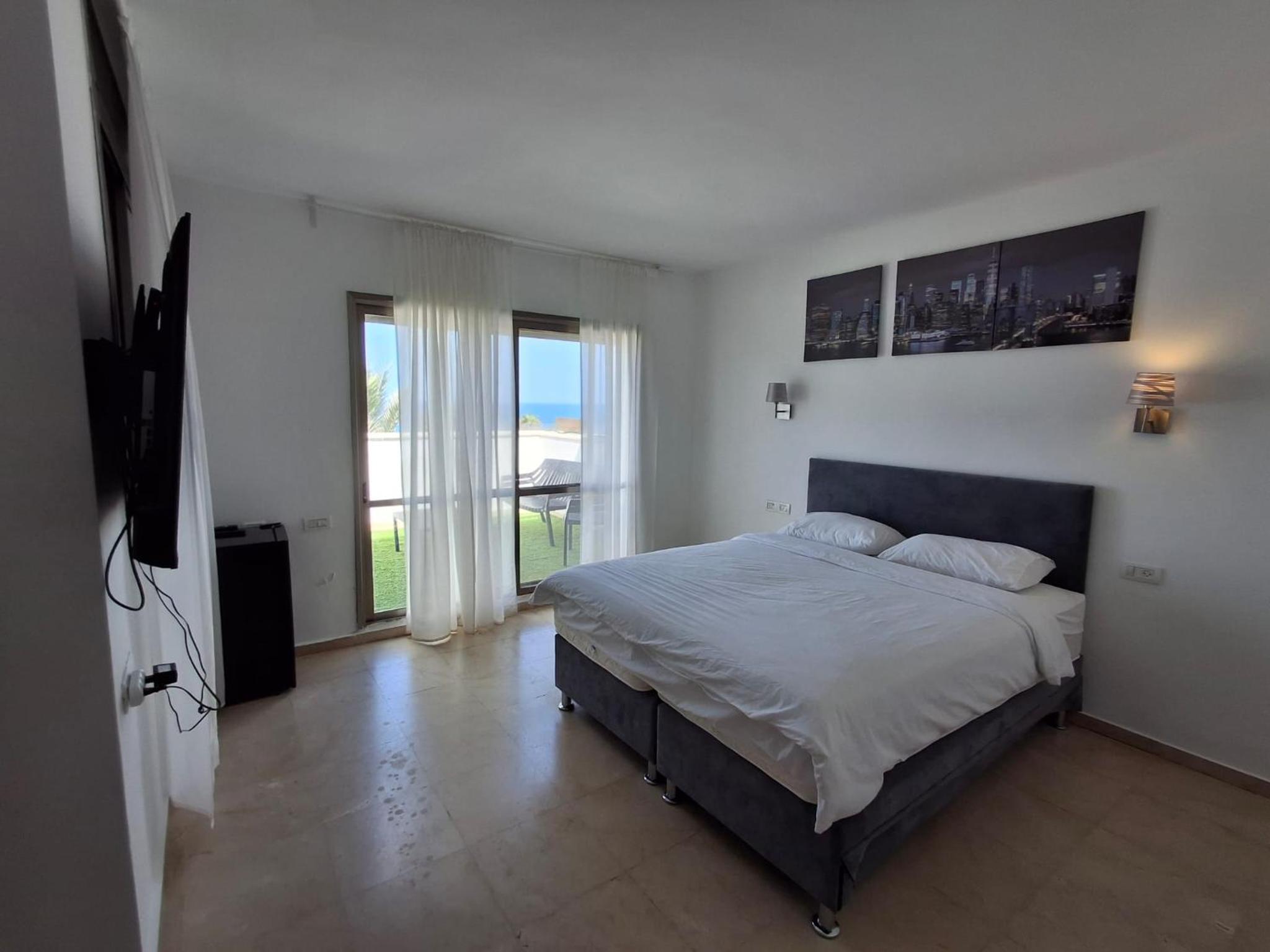 Family Room With Balcony photo 1