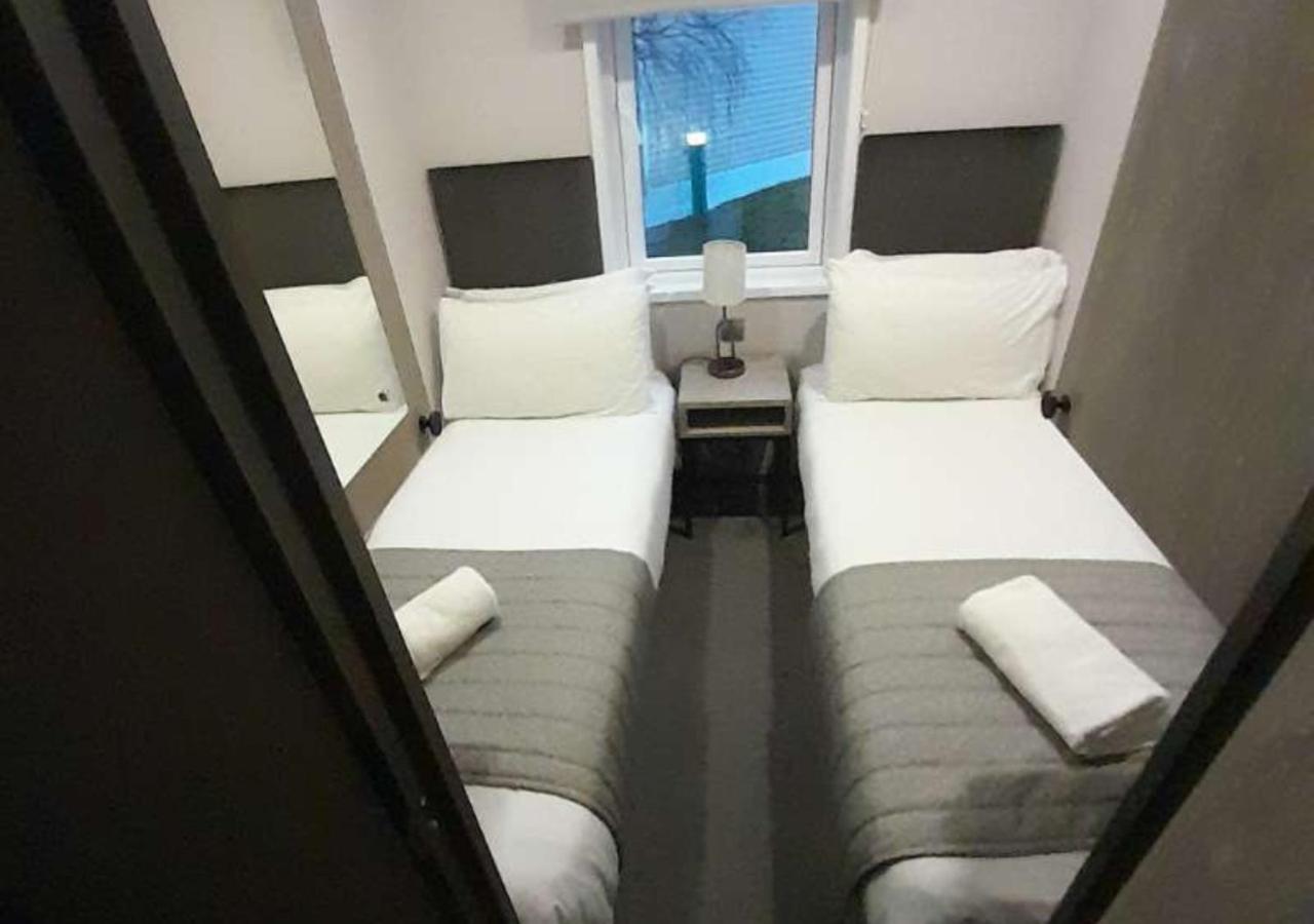 Three Bedroom Deluxe Junior Lodge With Hot Tub