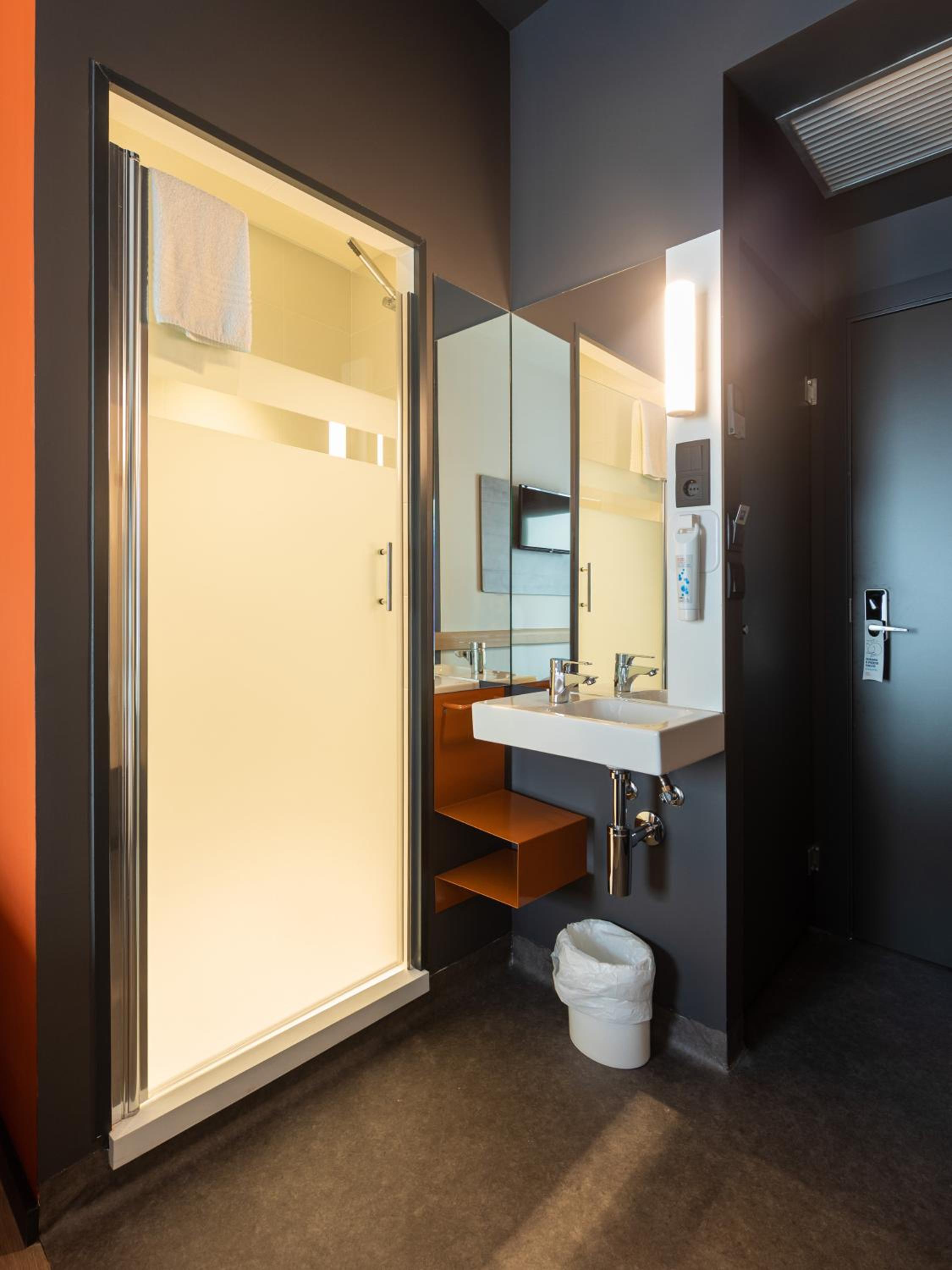 Standard Room with Two Single Beds photo 3