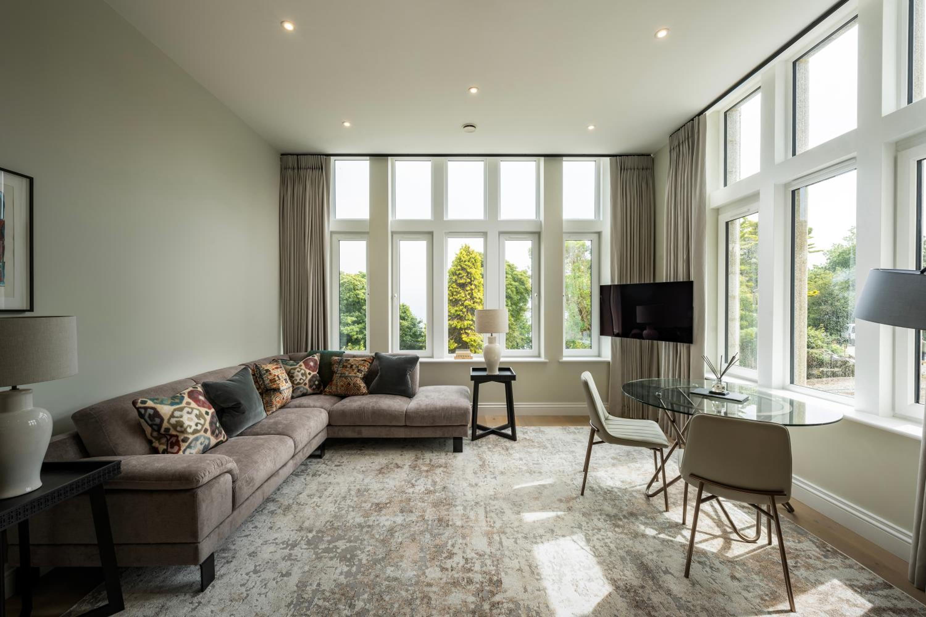 One-Bedroom Deluxe Apartment
