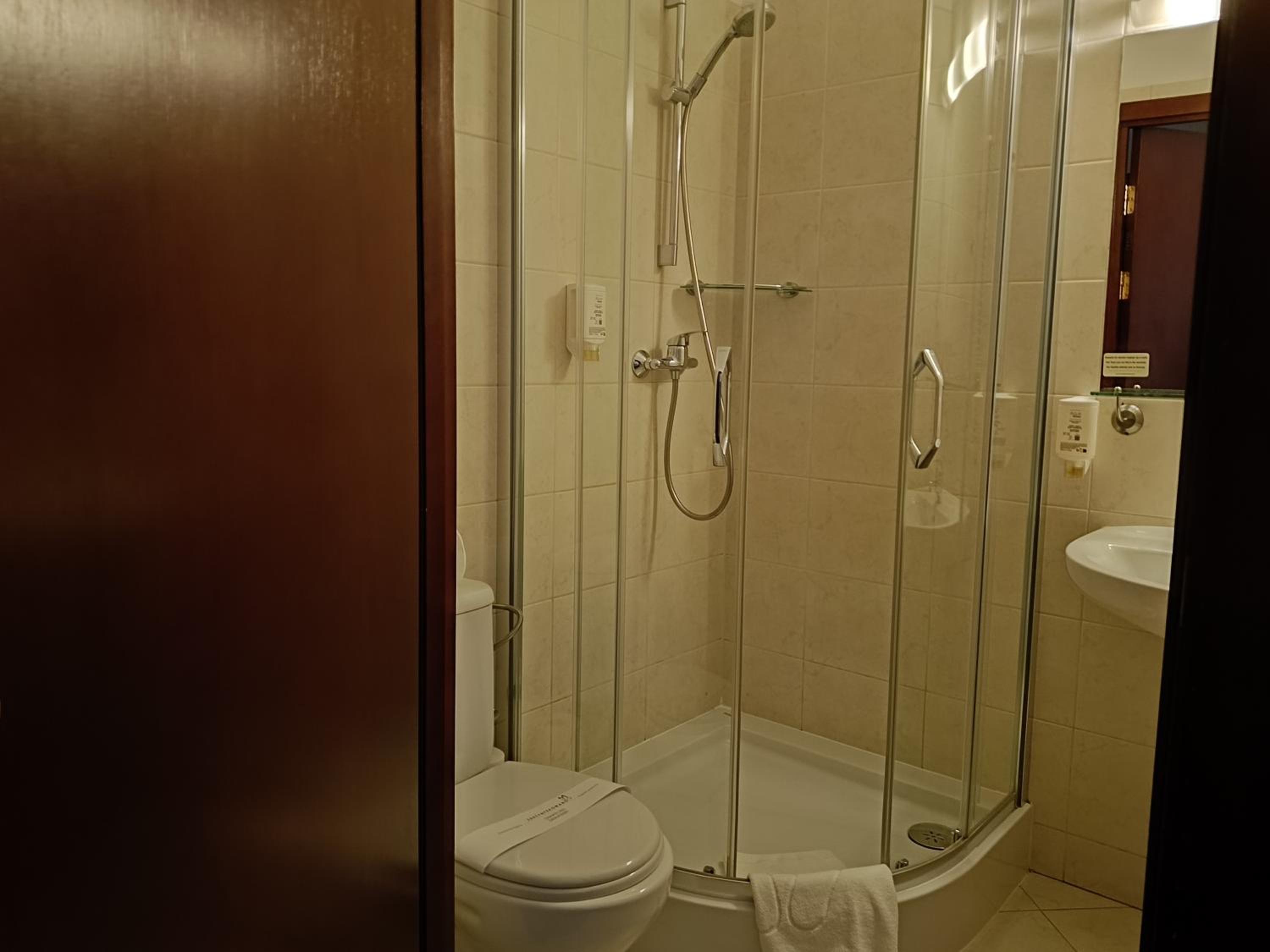 Classic Twin Room - Photo 12