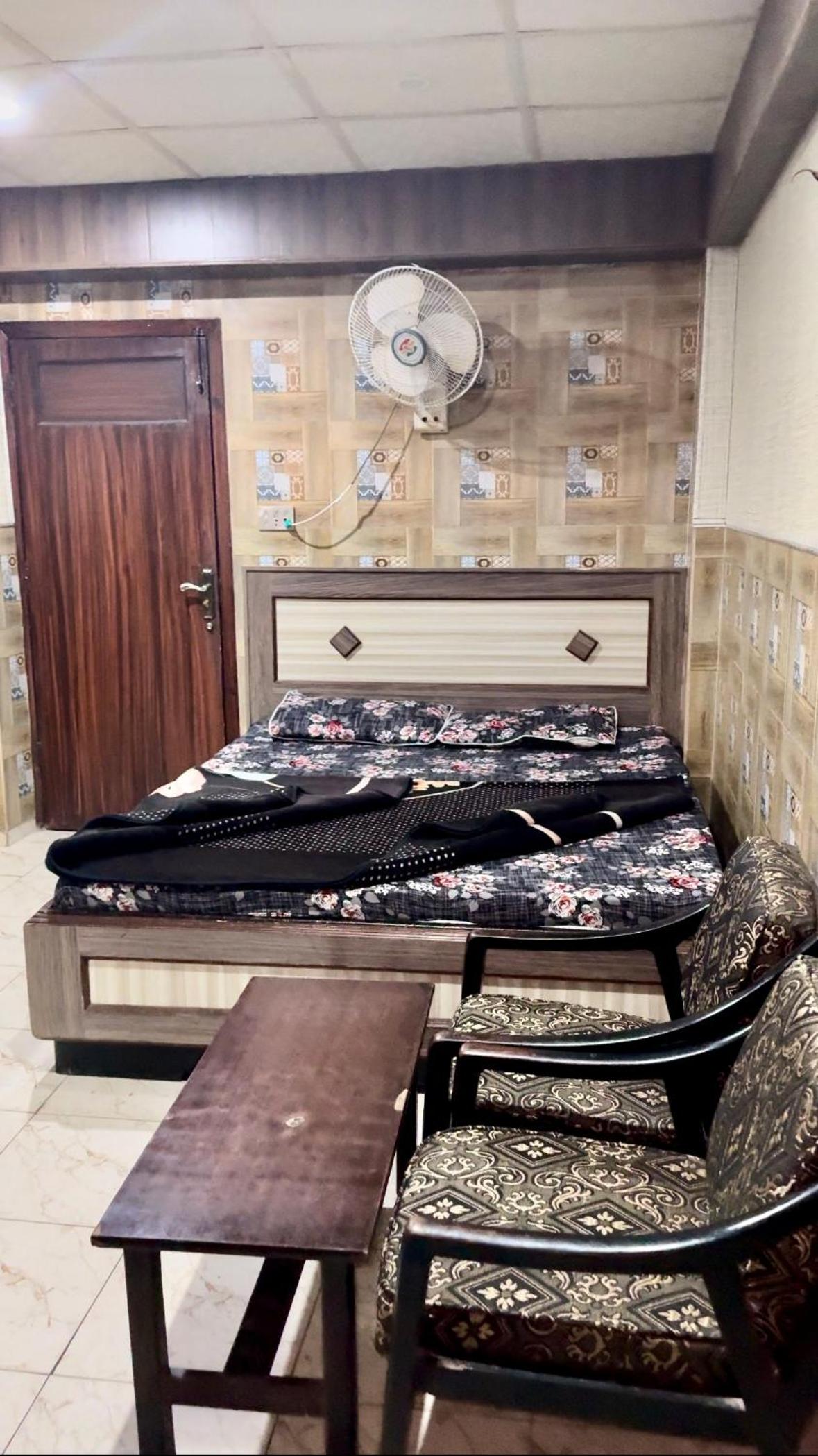 Deluxe Double Room (2 Adults + 1 Child) photo 2