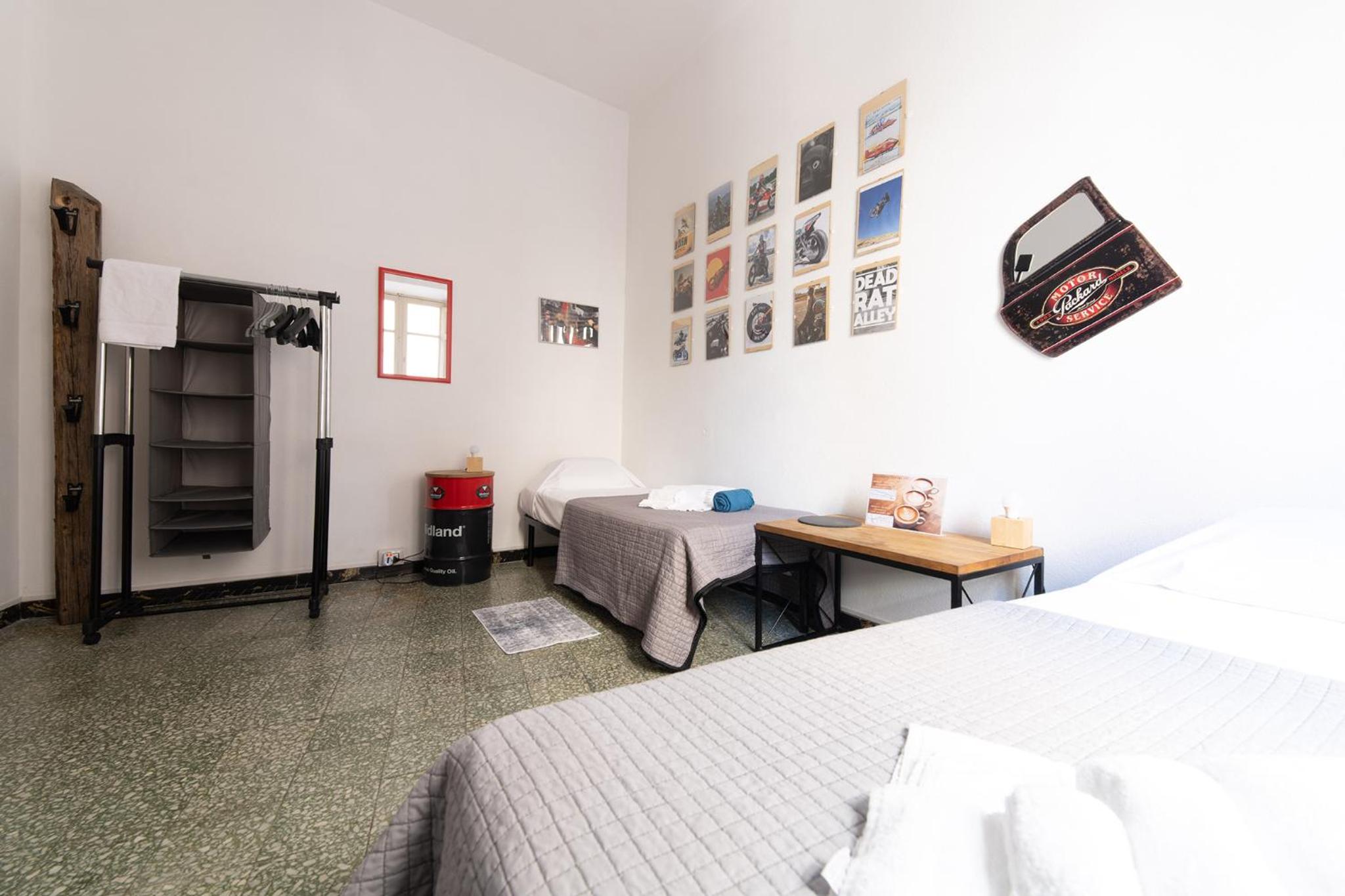 Basic Triple Room with Shared Bathroom