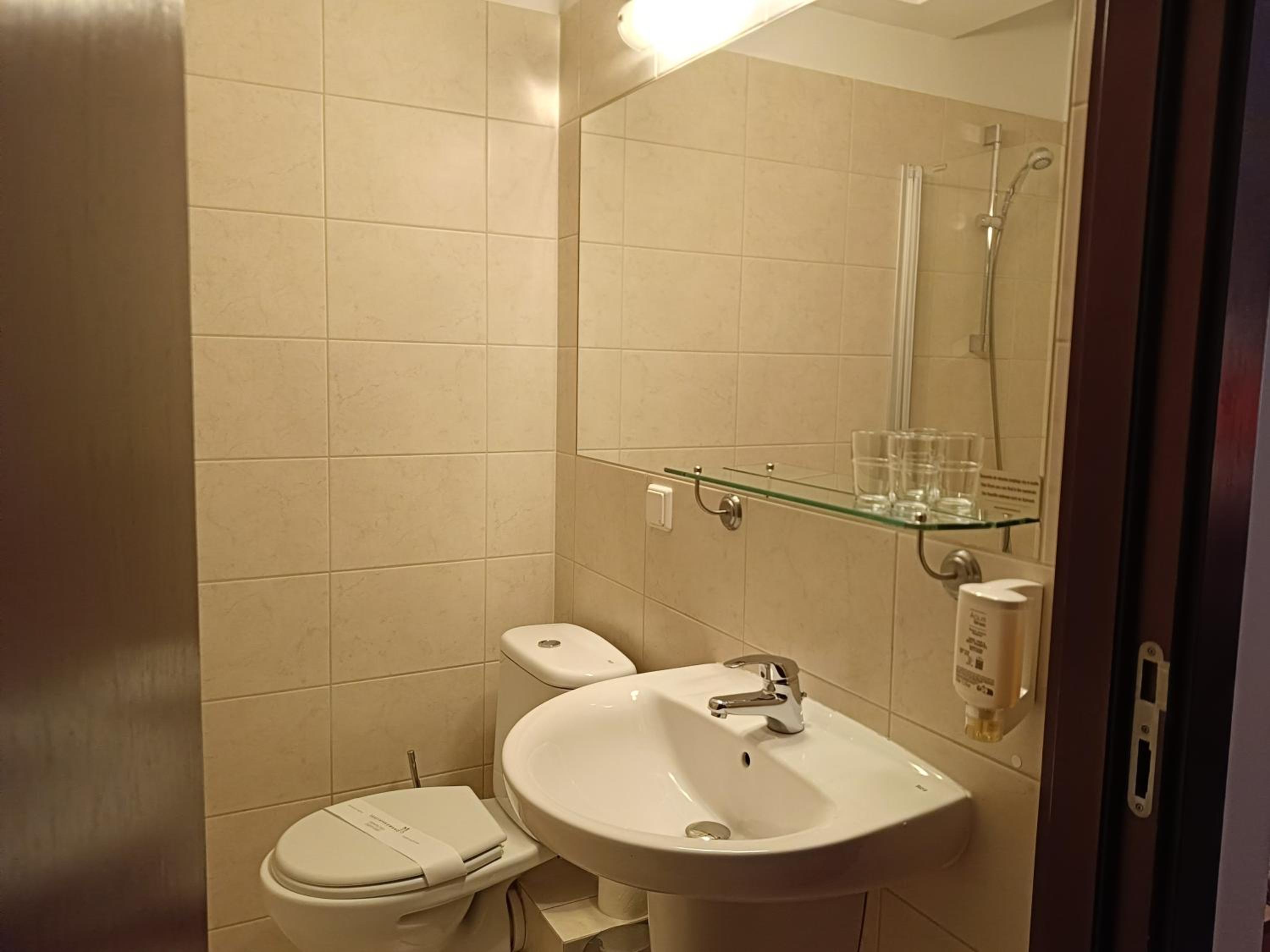 Classic Double Room - Photo 18