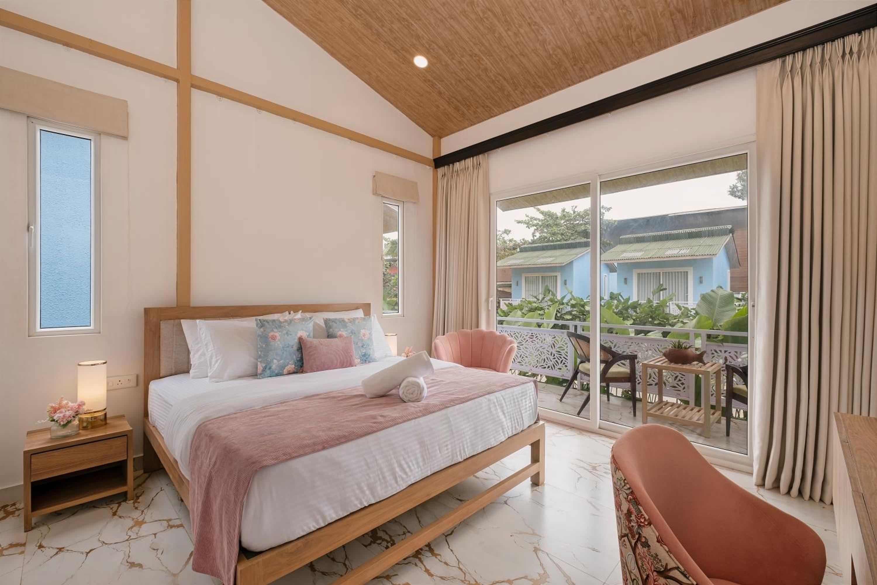 King Room With Balcony