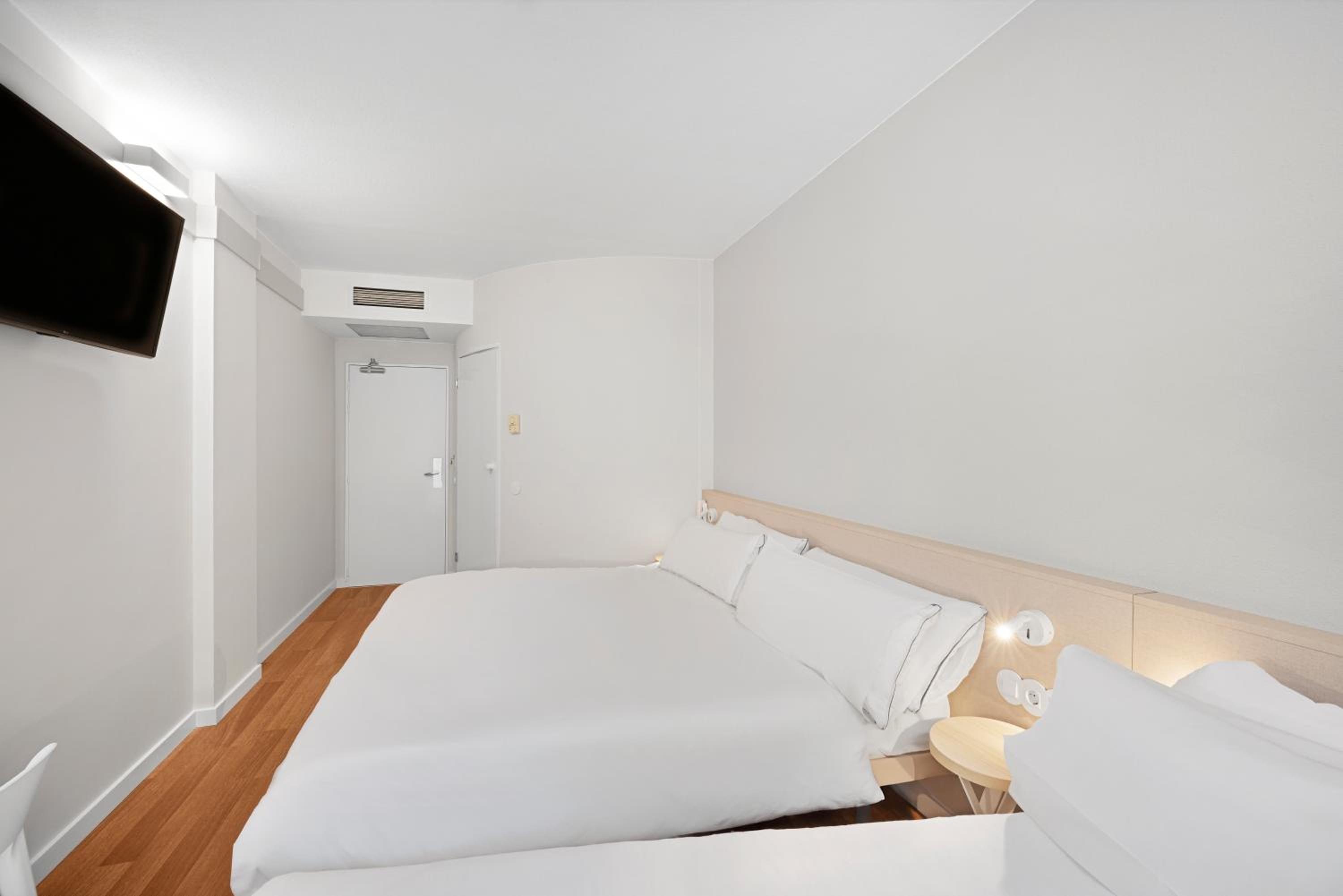 Family Room - Photo 4