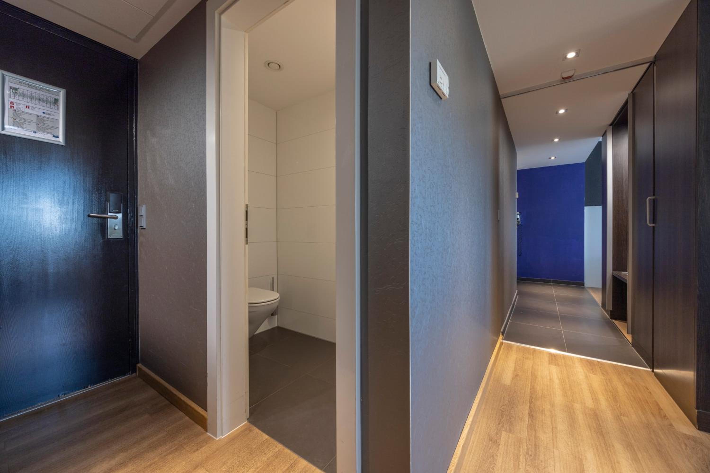 Suite - Photo 10