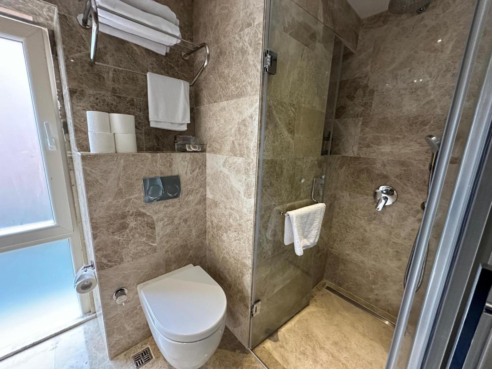 Budget Double Room photo 3