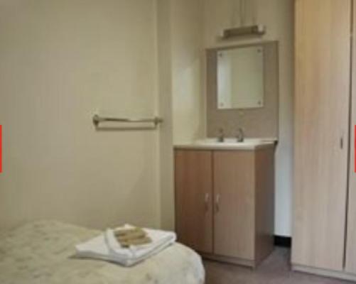 Basic Single Room with Shared Bathroom photo 2