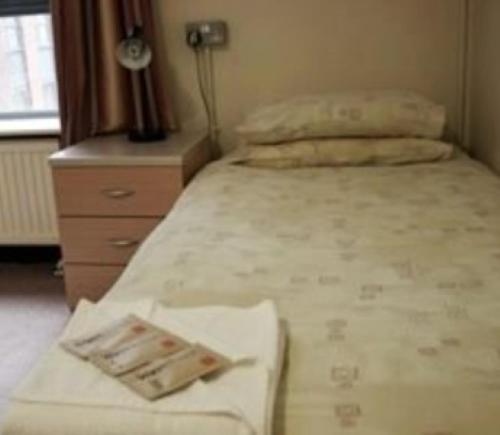 Basic Single Room with Shared Bathroom photo 3