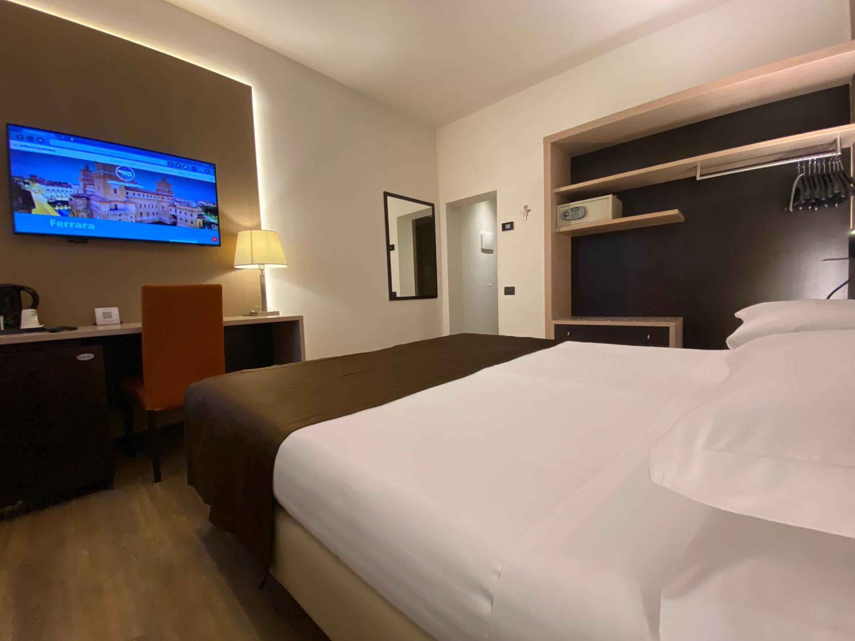 Double or Twin Room - Photo 6