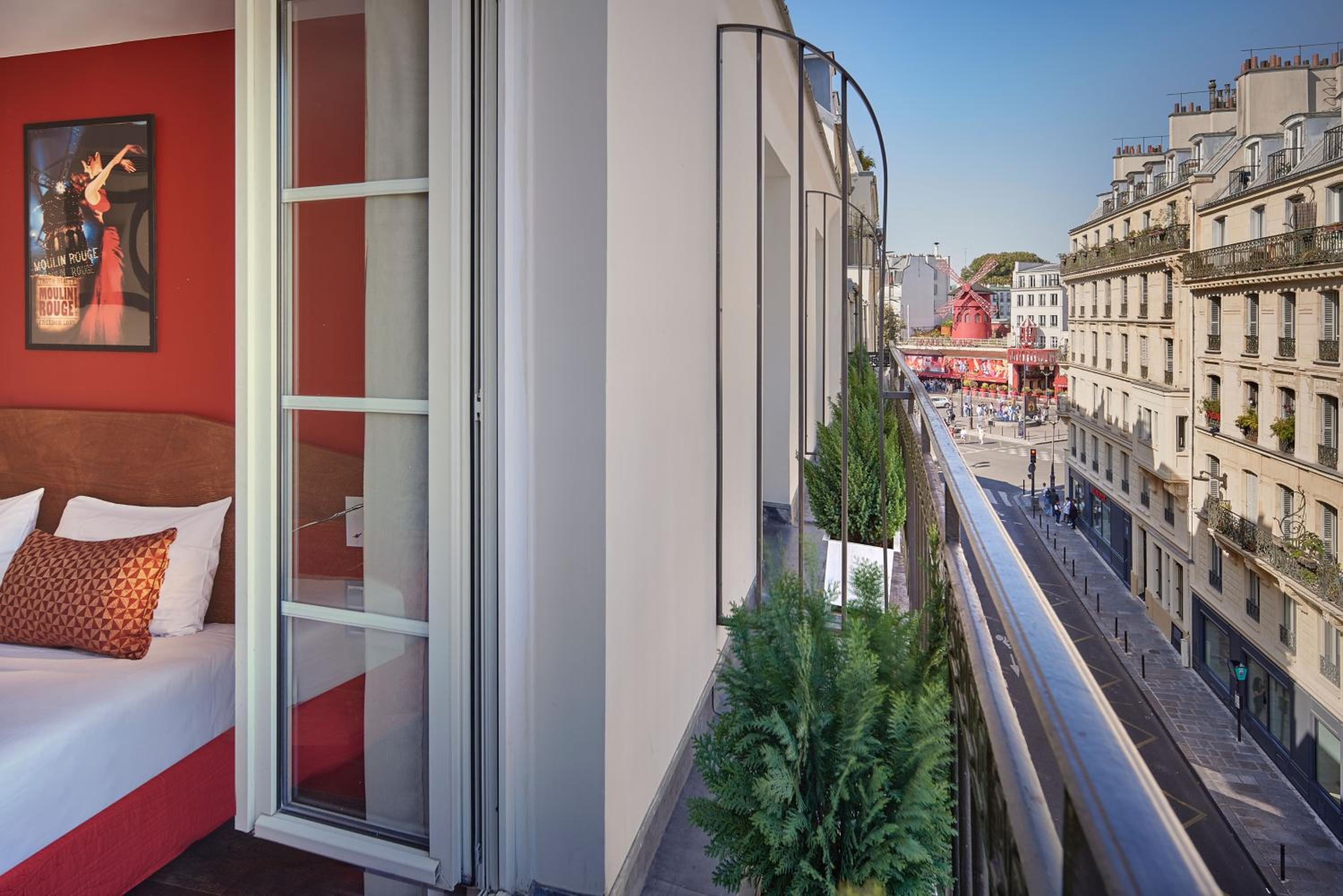 Classic Double Room with Balcony thumbnail 5