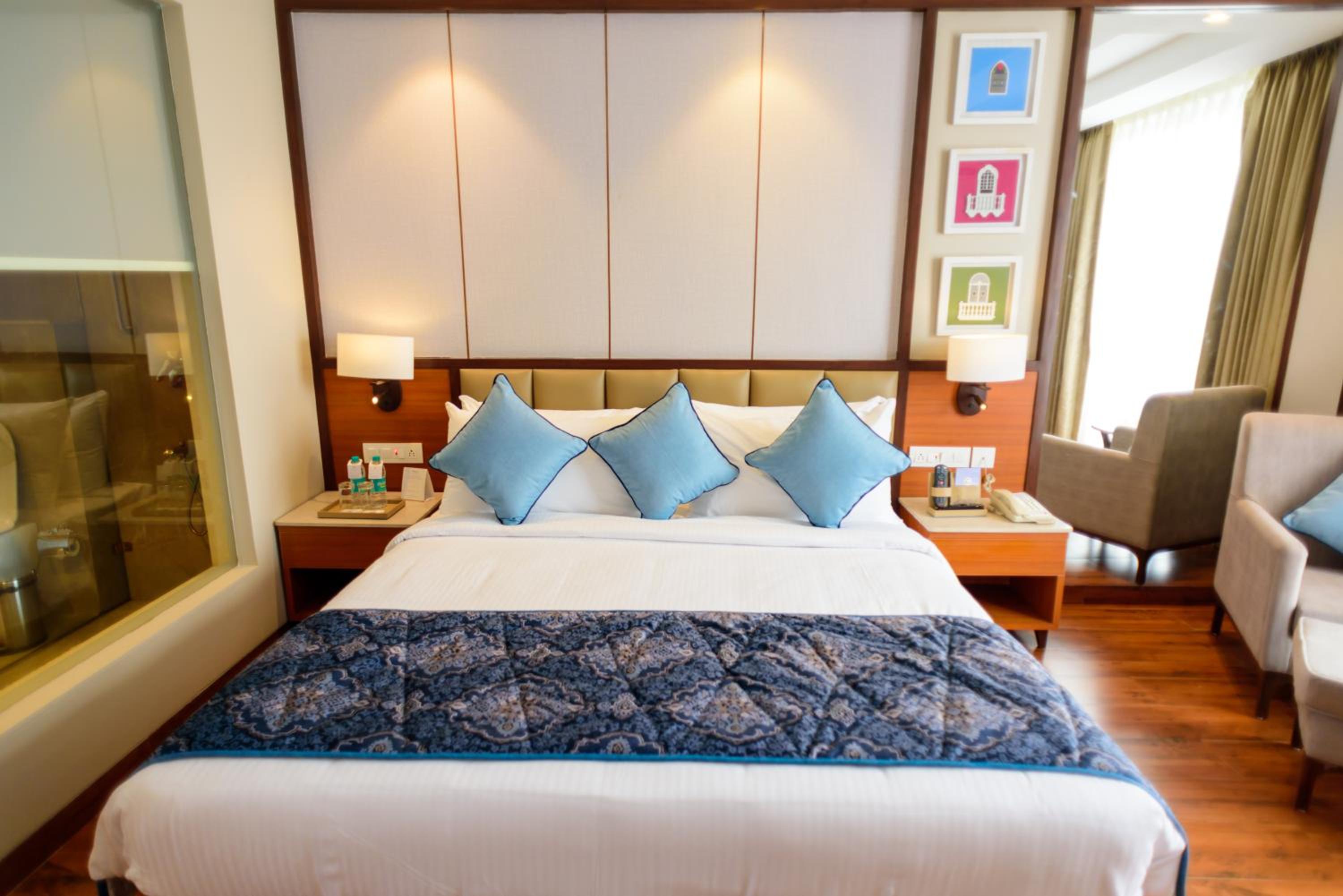 Deluxe Room - Photo 10