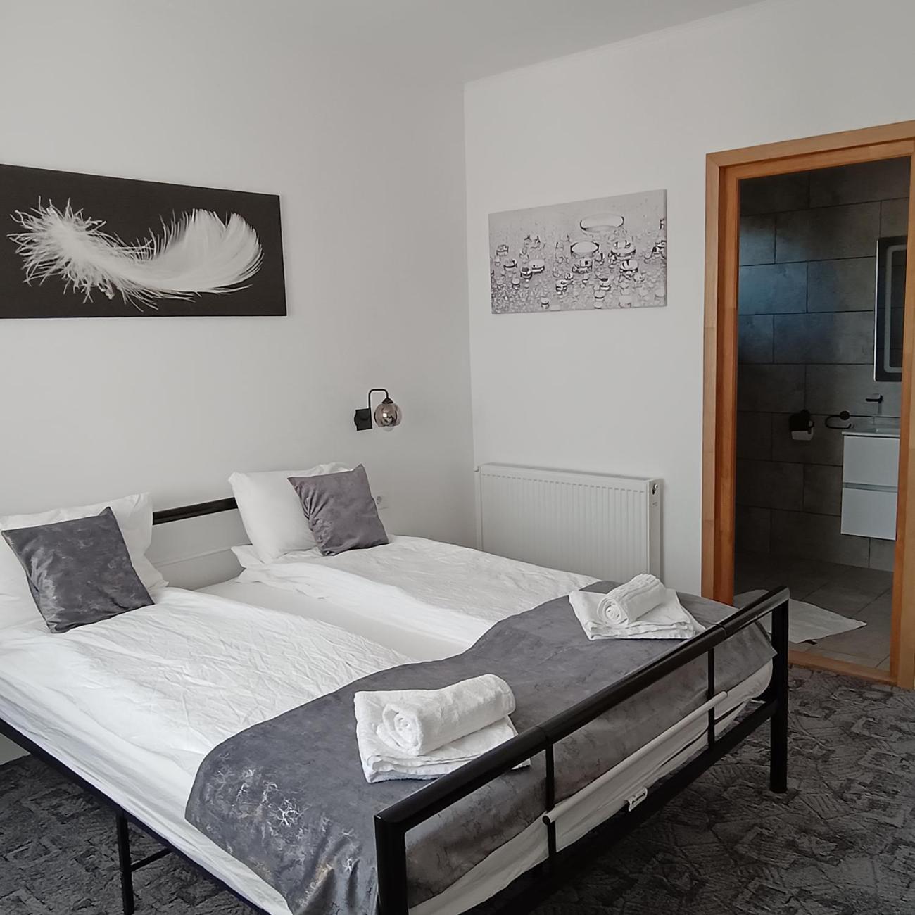 Double Room with Terrace - Photo 8