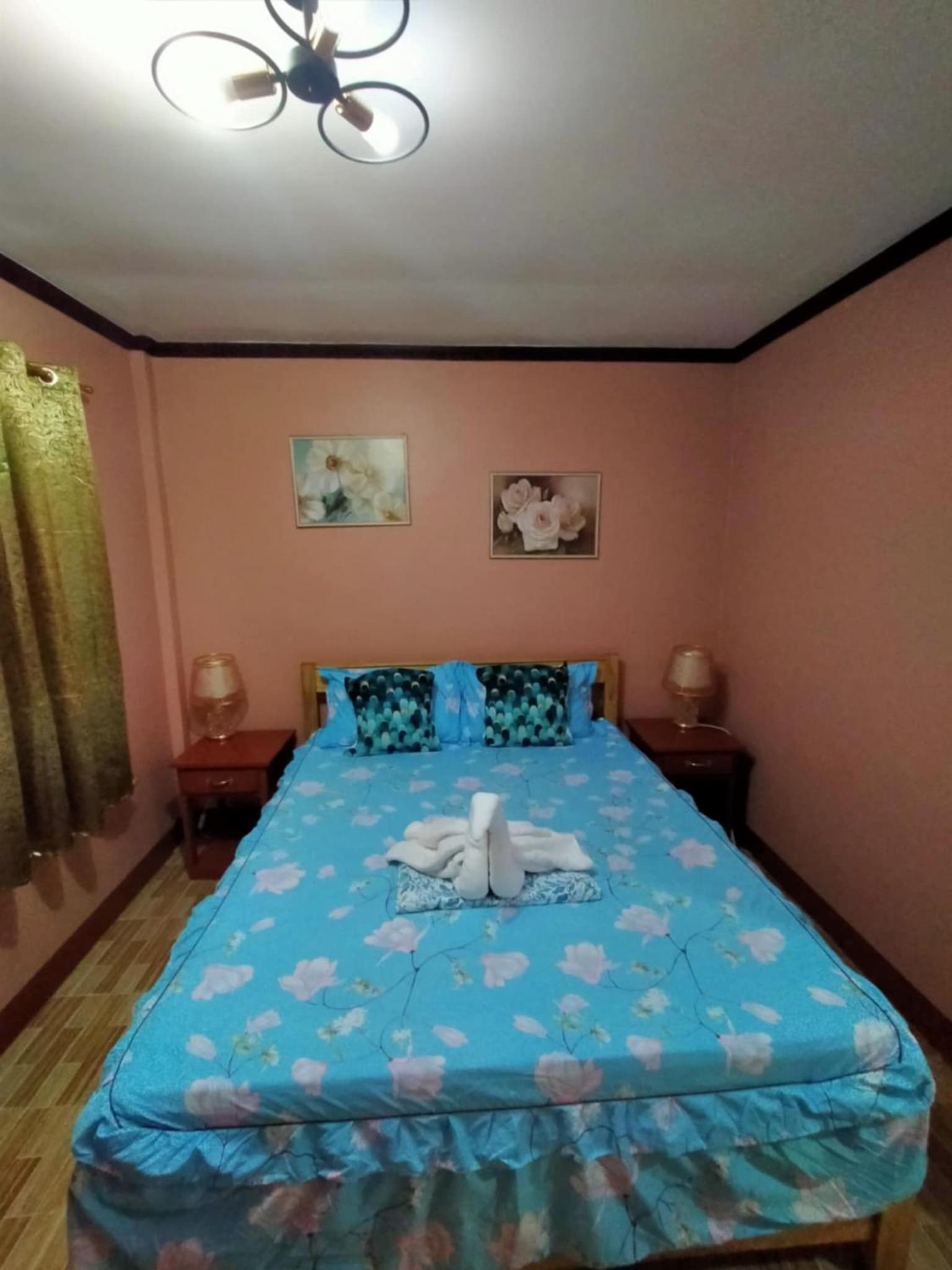 Queen Room photo 3