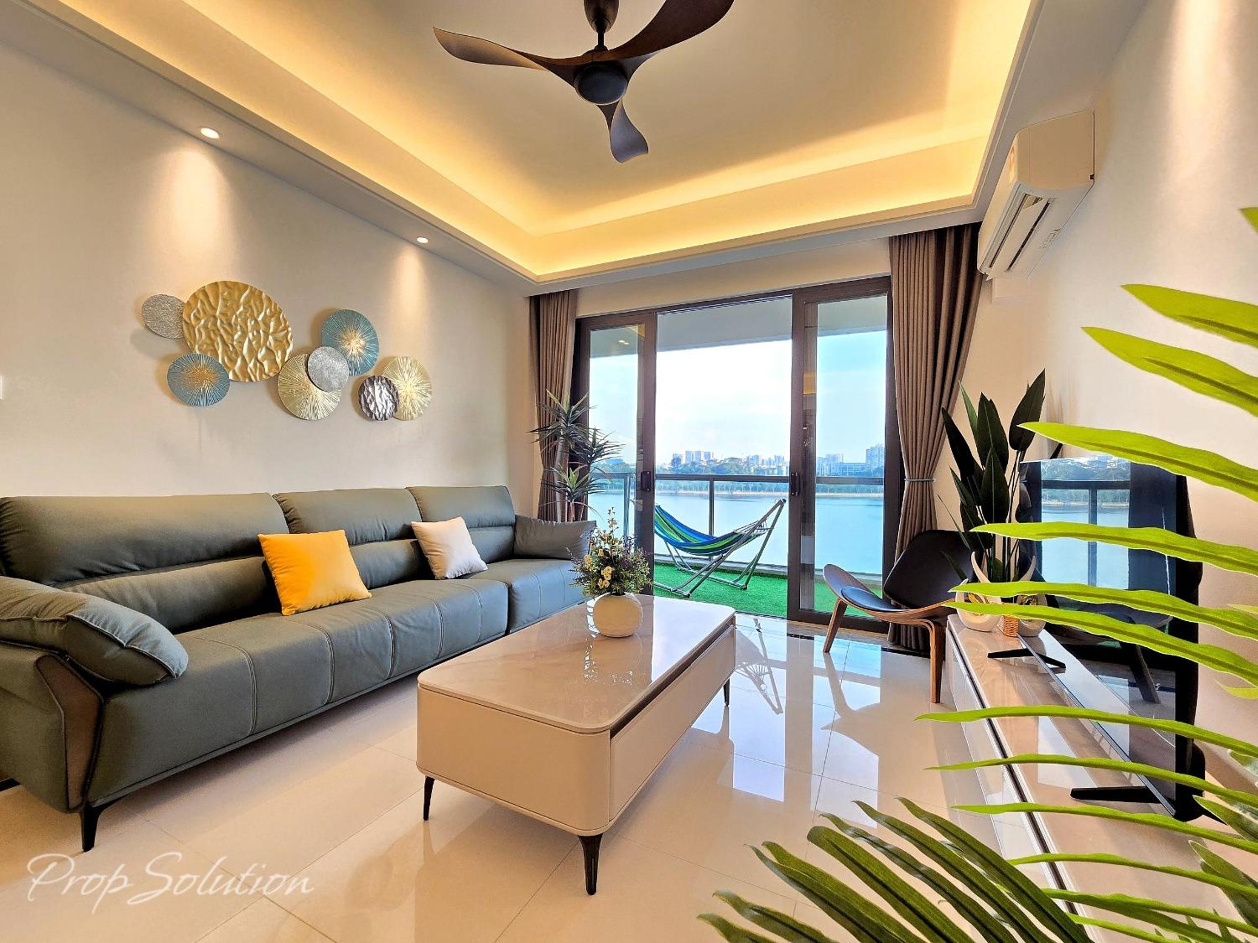 Three-Bedroom Apartment with Sea View photo 3