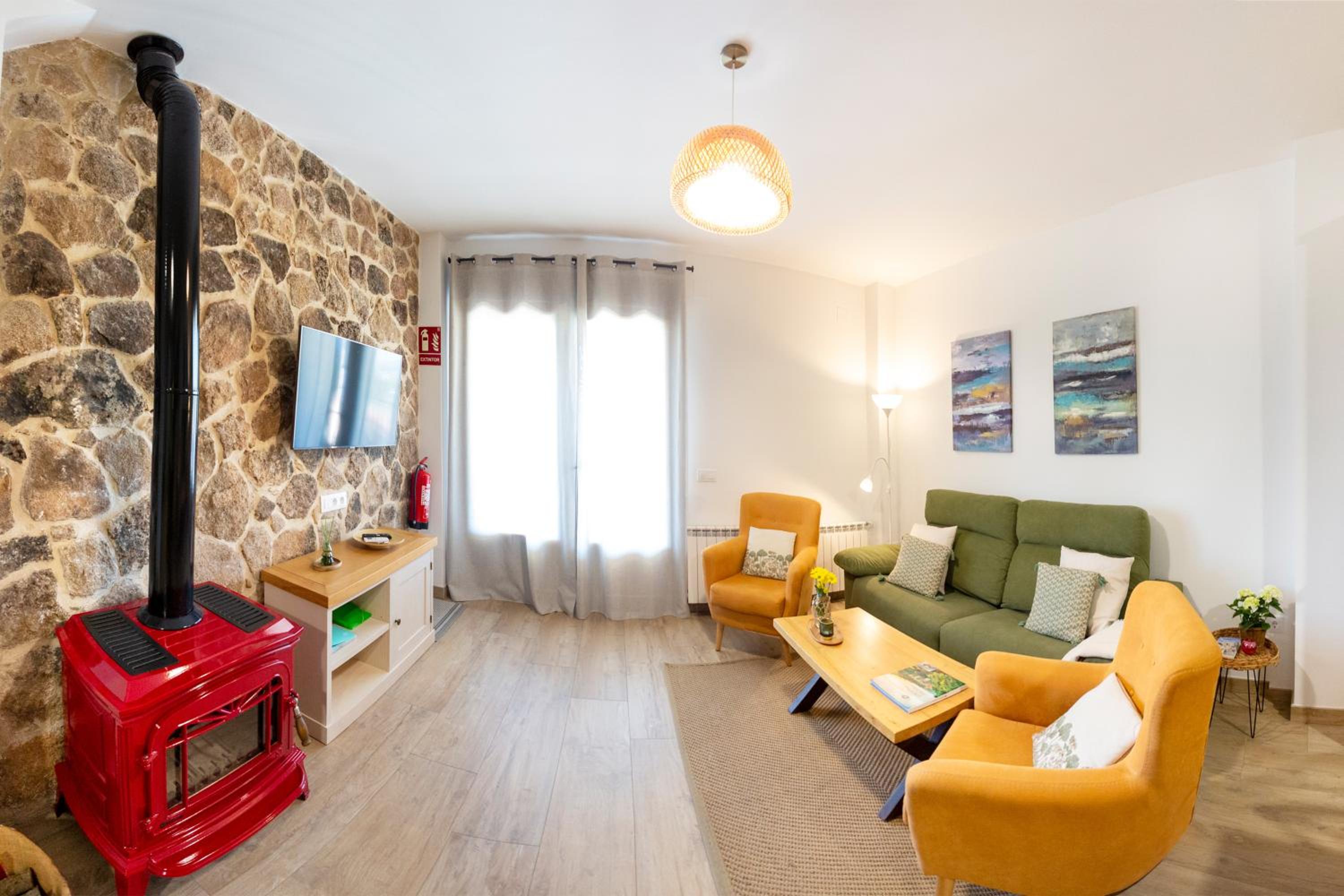 One-Bedroom Apartment - Photo 3
