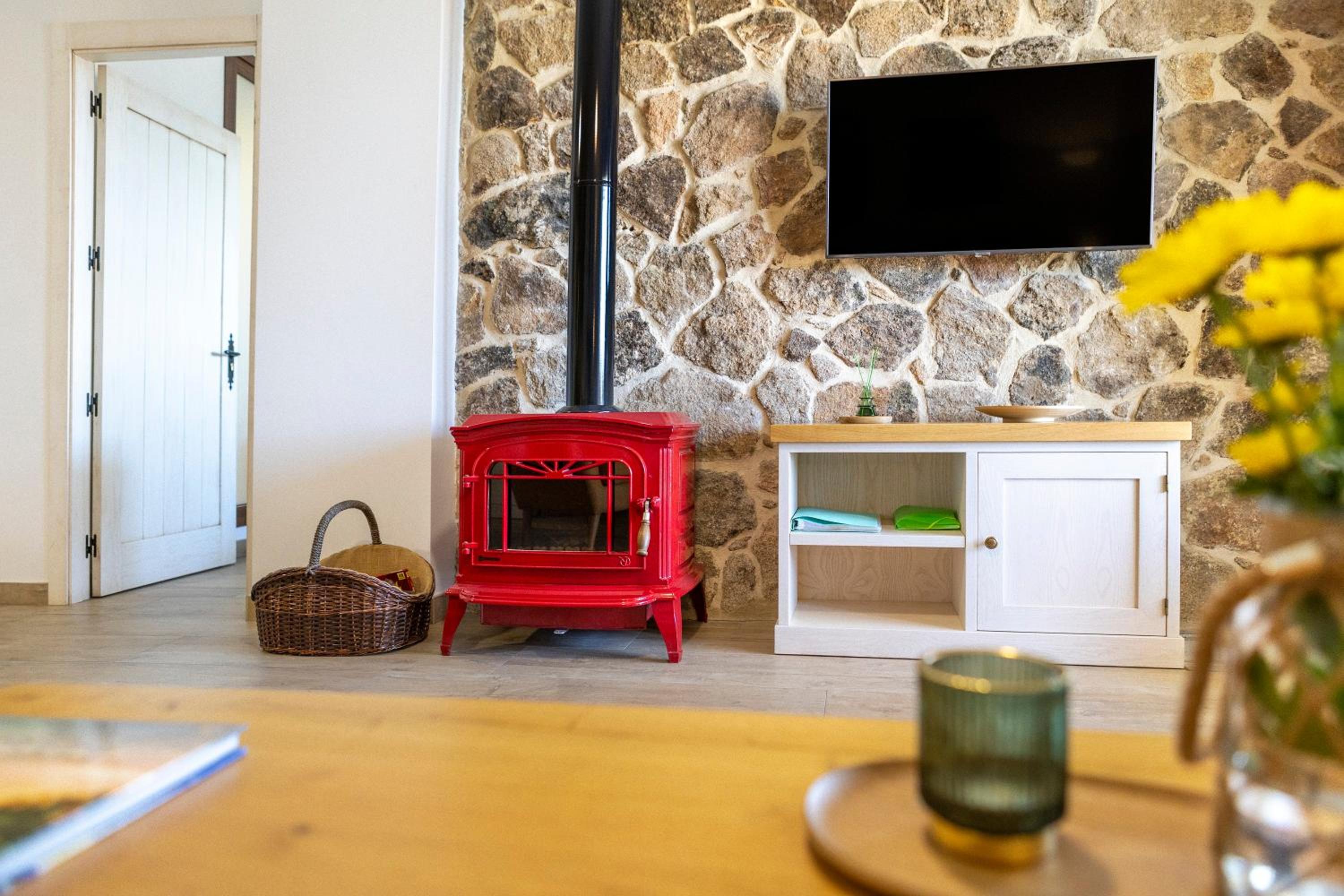 One-Bedroom Apartment - Photo 1