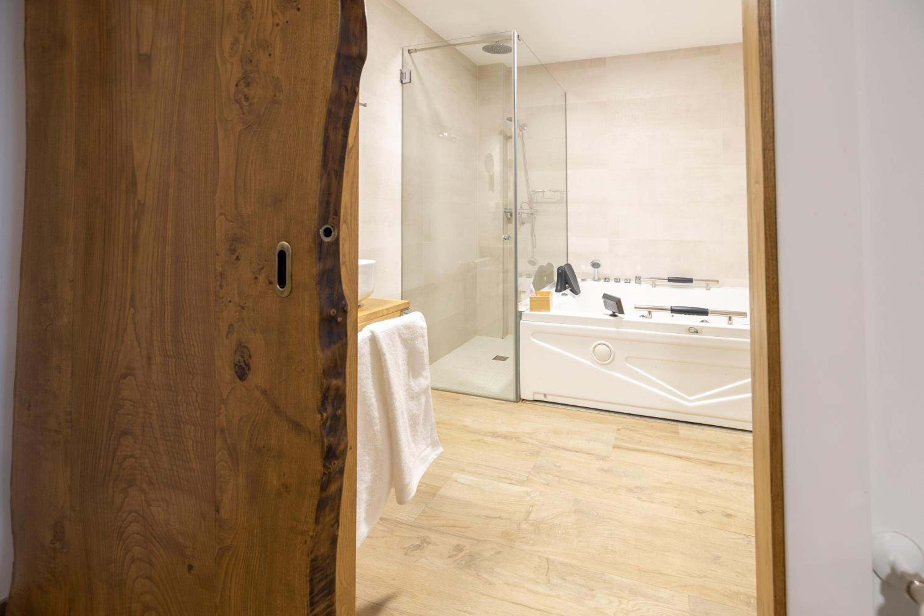 One-Bedroom Apartment - Photo 15