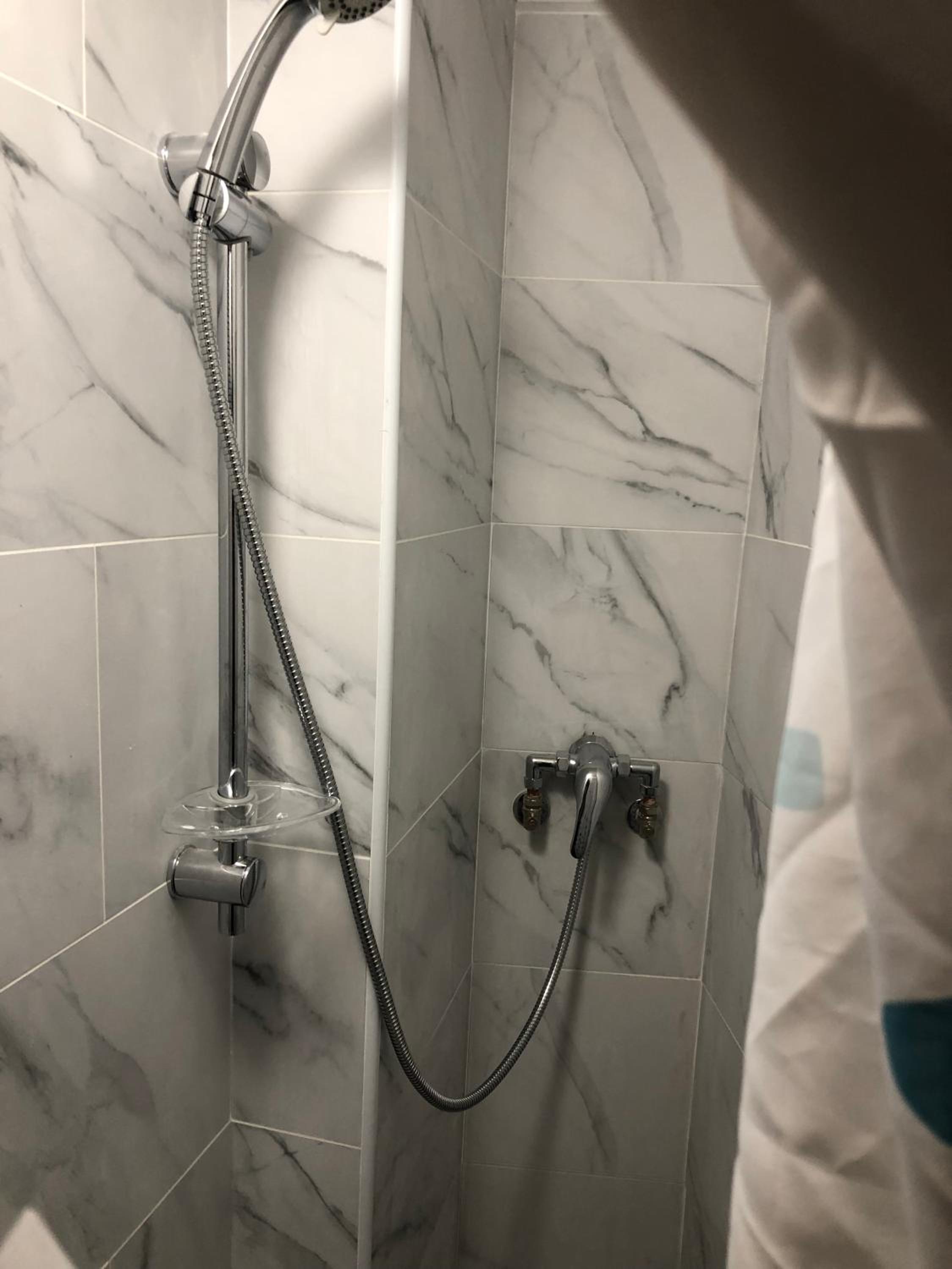 Twin En Suite in Basement Room Only photo 2