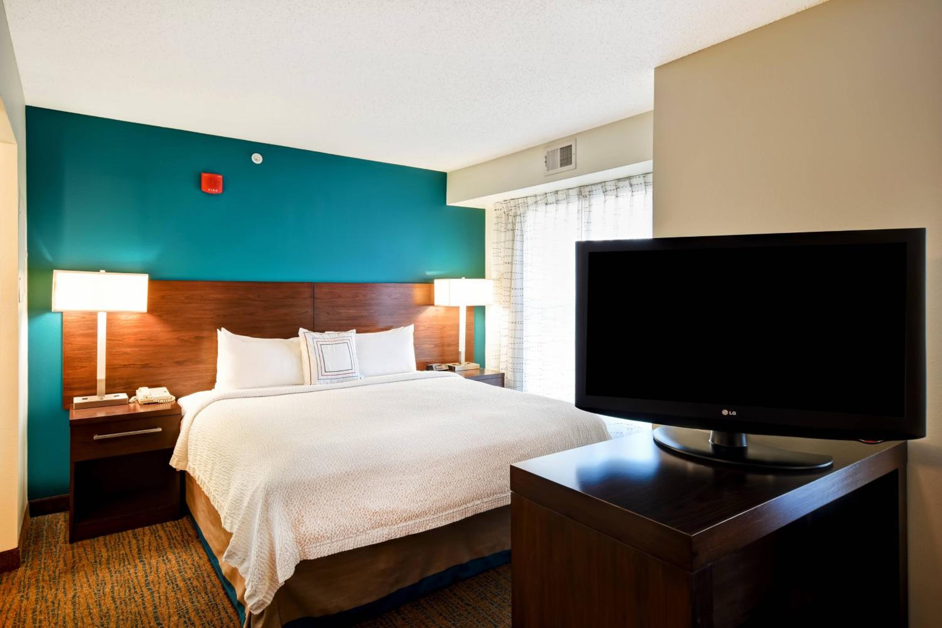 Deluxe King Room - Photo 3